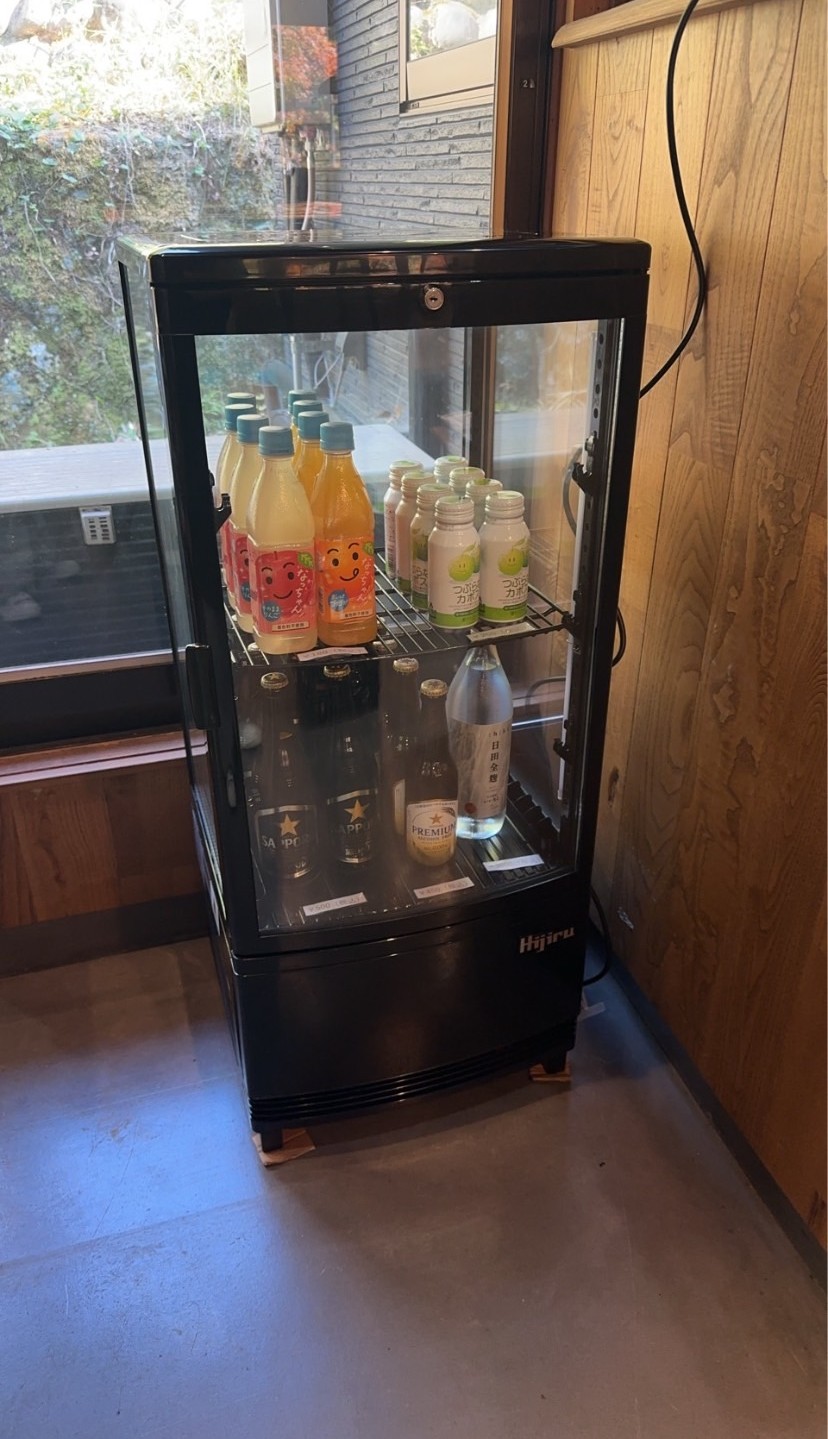 冷蔵庫（有料）※館内ではソフトドリンクや瓶ビールも販売しております。