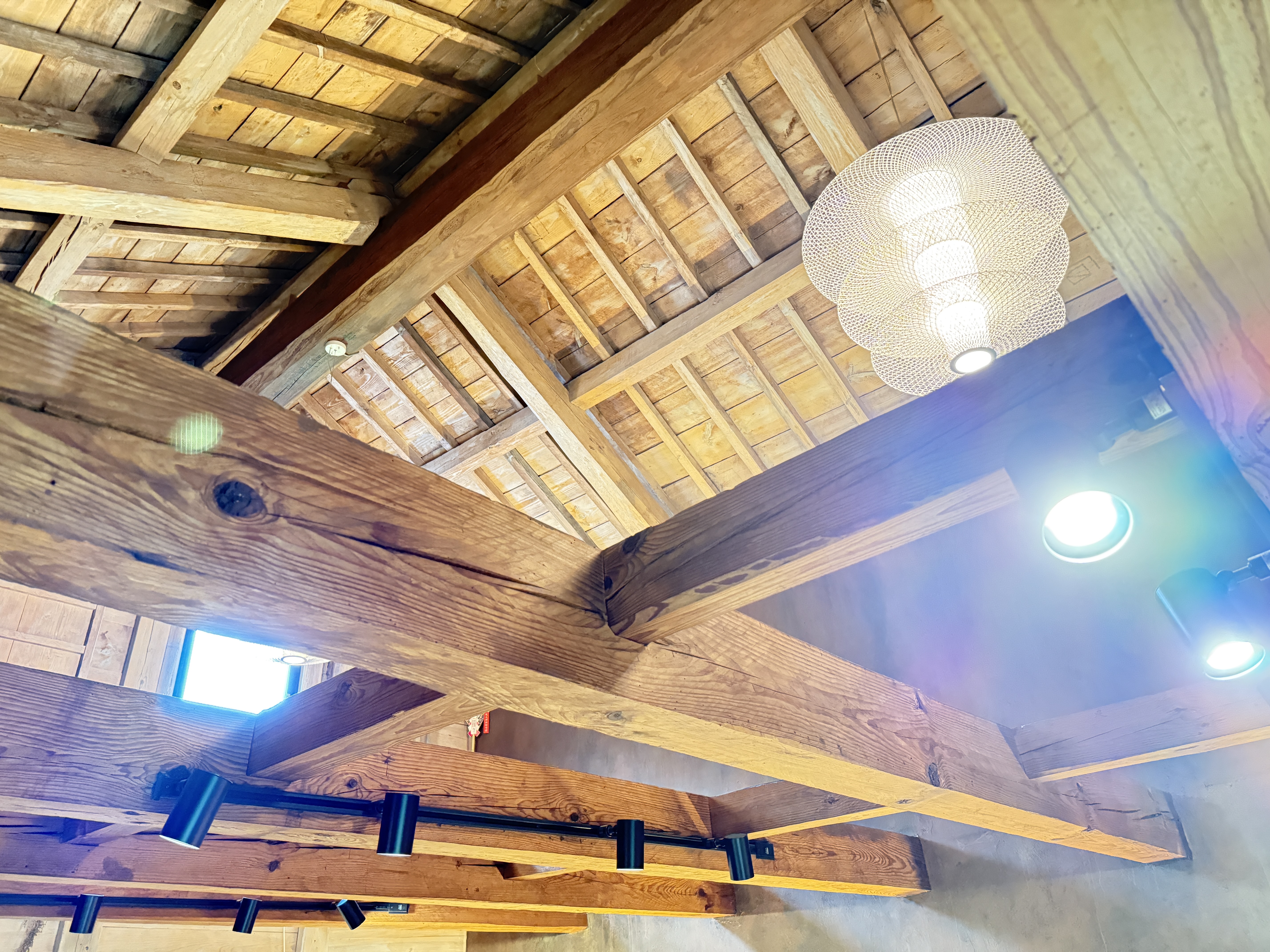 蔵　内装6　天井が高く開放感があります。