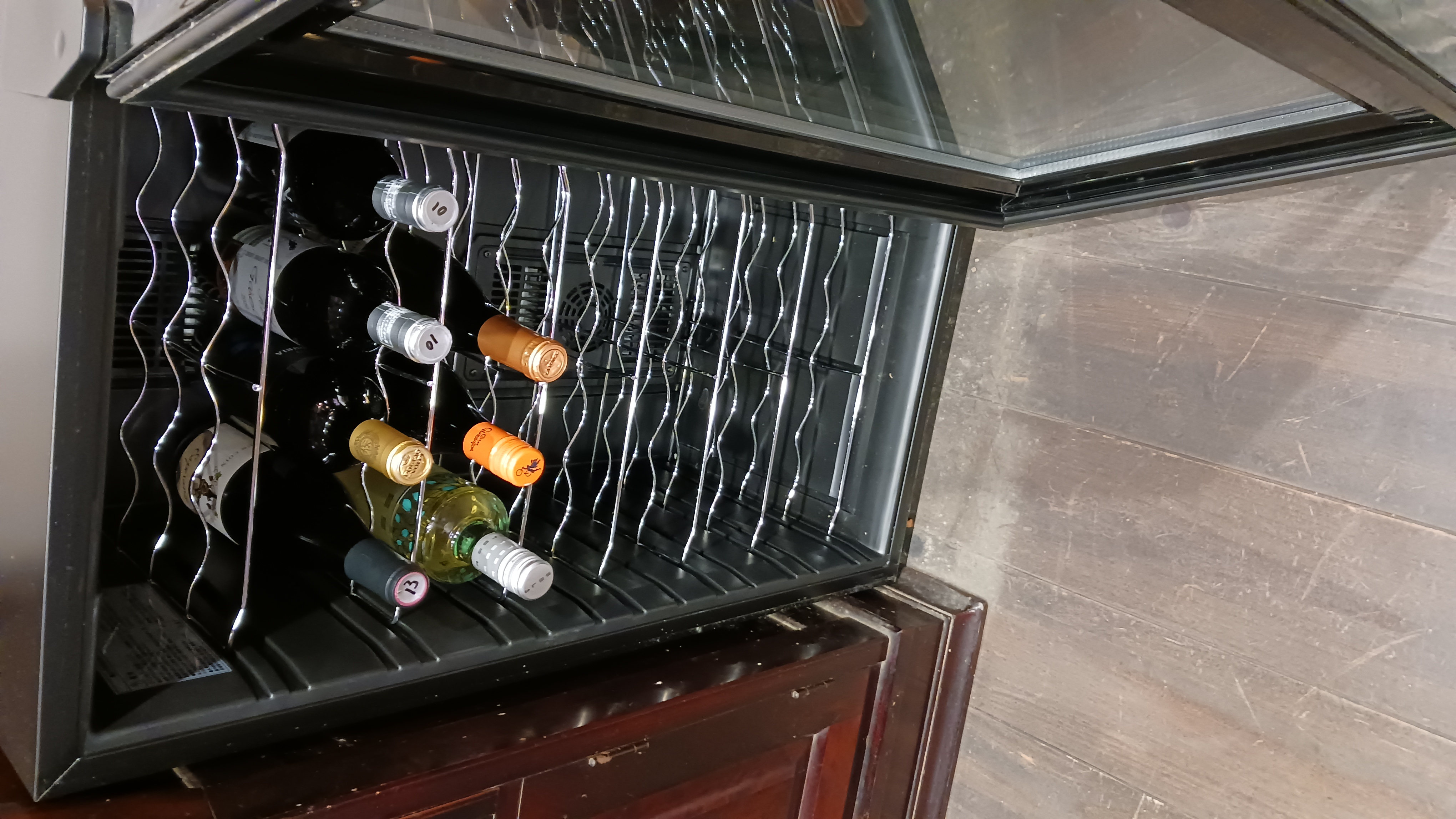 ワインセラー（有料）※各種のワインを取り揃えております。