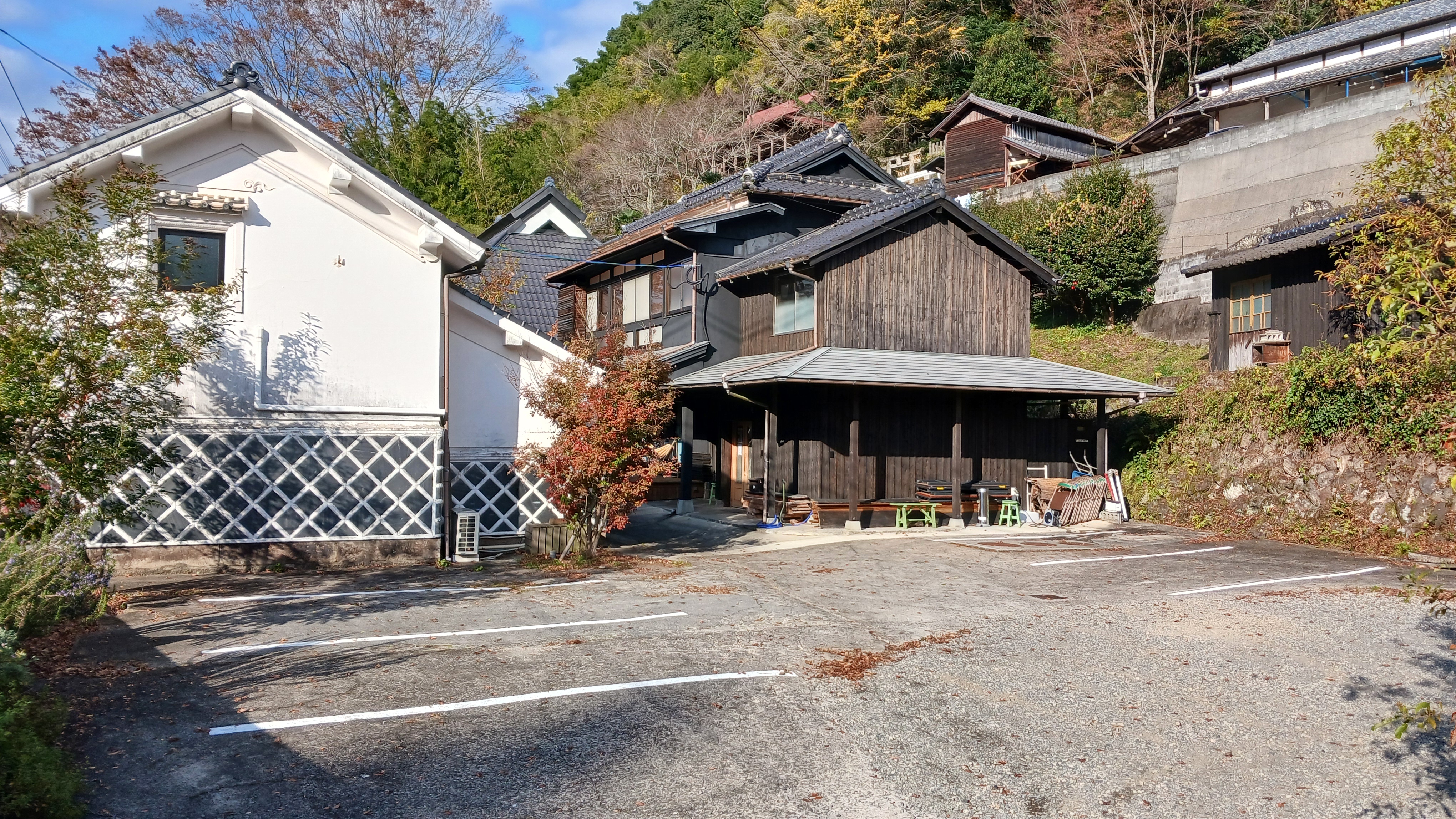 駐車場　 敷地内に最大7台駐車可能※7台以上の場合はお伝えくださいませ。