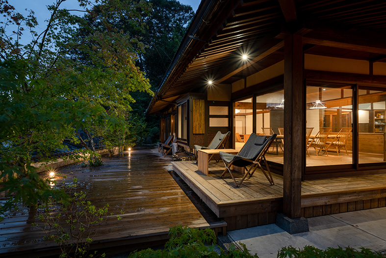 自然豊かな日田・天瀬に築140年を越える古民家をリノベーションした施設です。