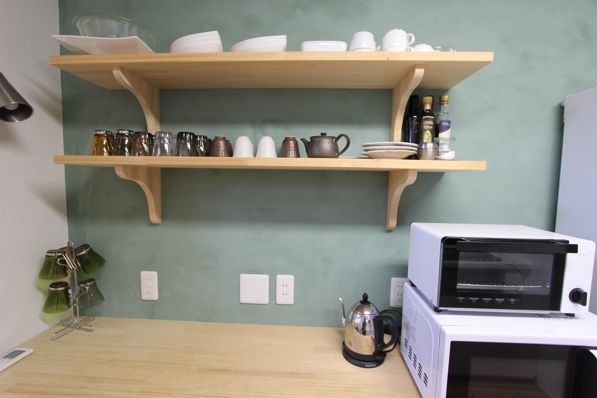 キッチン2　※ラップ　アルミホイル　食器　カトラリー類 　完備 