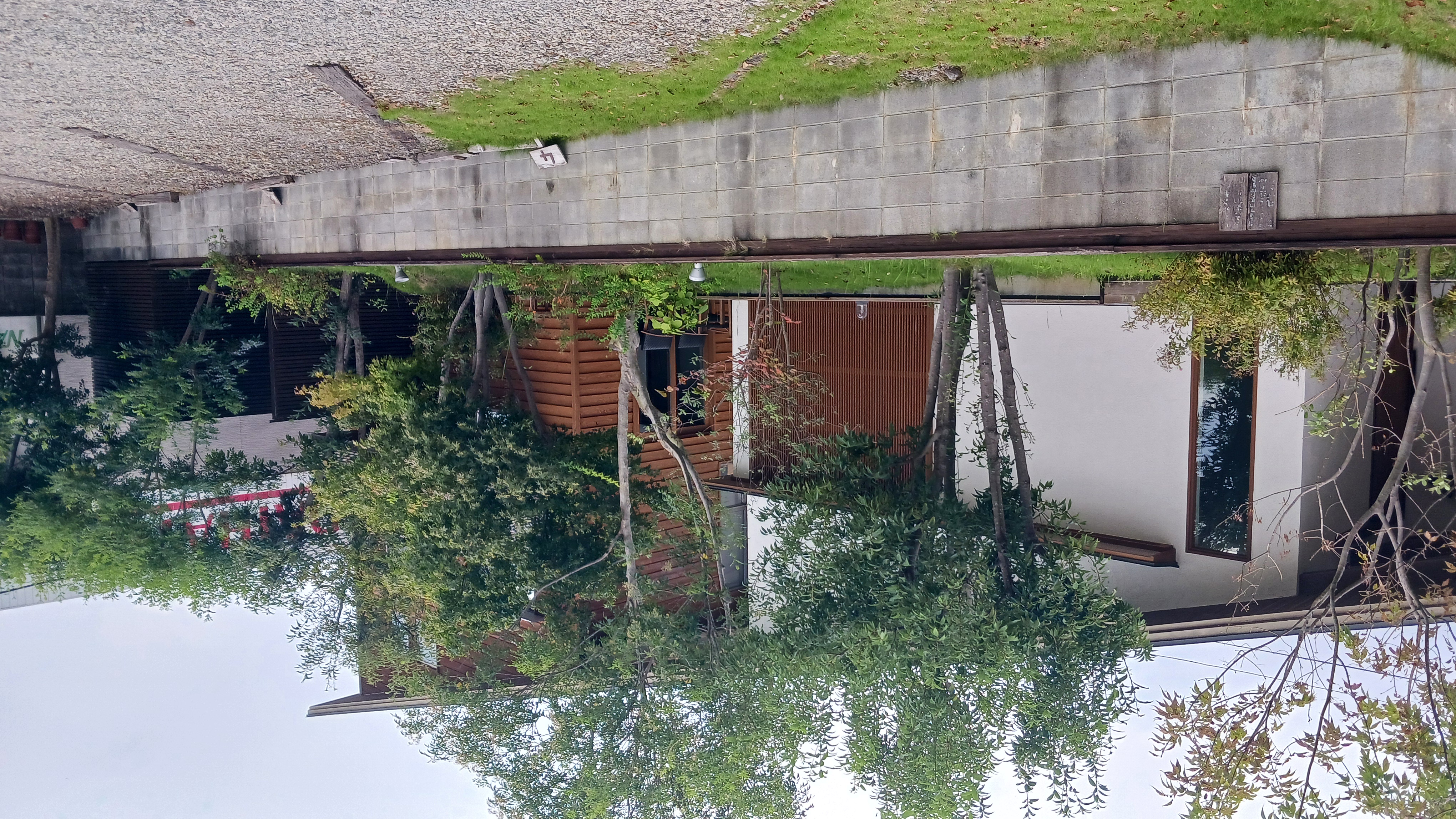 駐車場　※ 敷地内に5台駐車可能