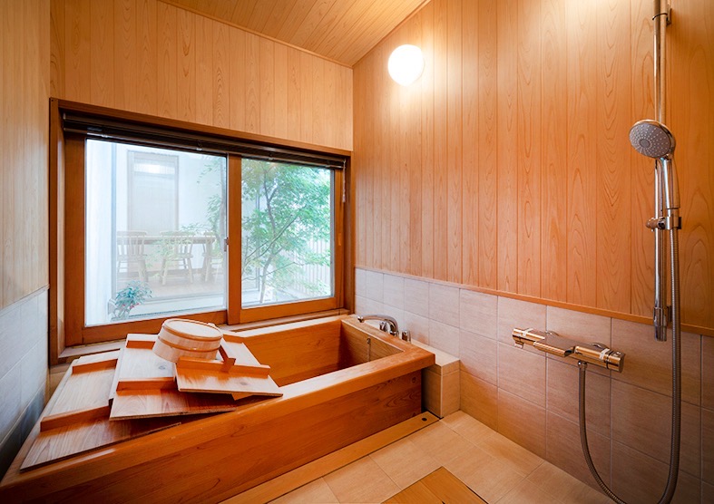 風呂1　※中庭を眺めながらご入浴いただけます。