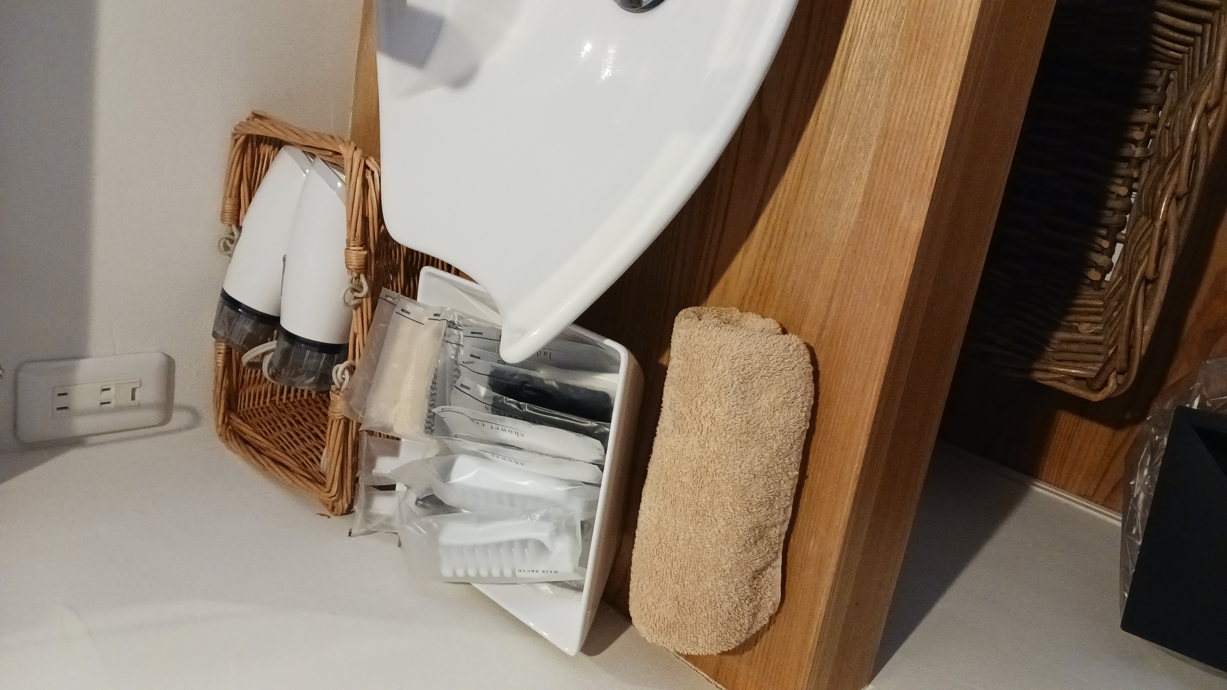 ドライヤー・歯ブラシ・ウォシュタオル・ヘアーブラシ・カミソリ・シャワーキャップ揃っています。