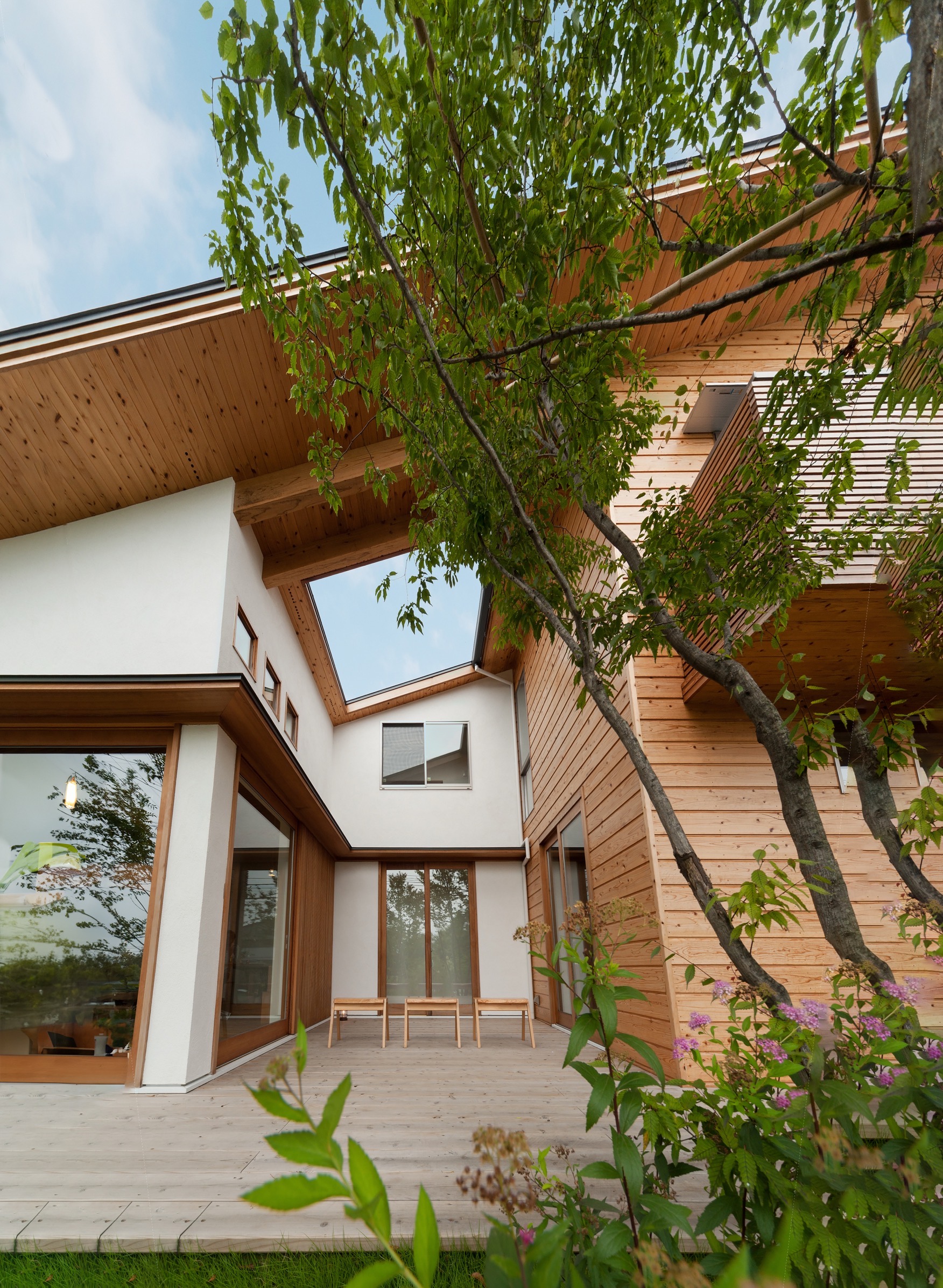 外観8　※解放感に包まれた中央テラス