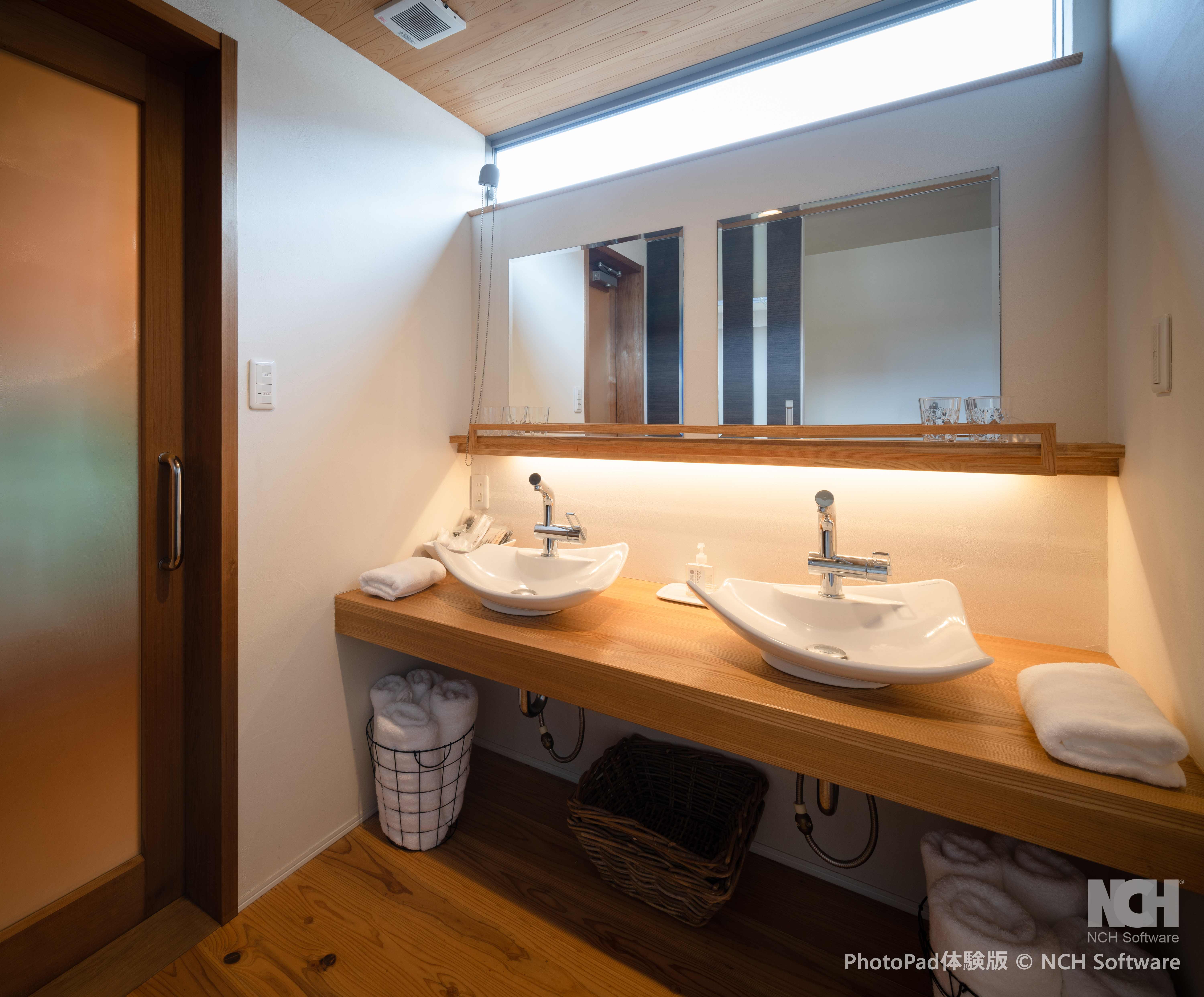 洗面所※歯ブラシ・ウォシュタオル・ヘアーブラシ・カミソリ・シャワーキャップ・ヘアーゴム揃っています。