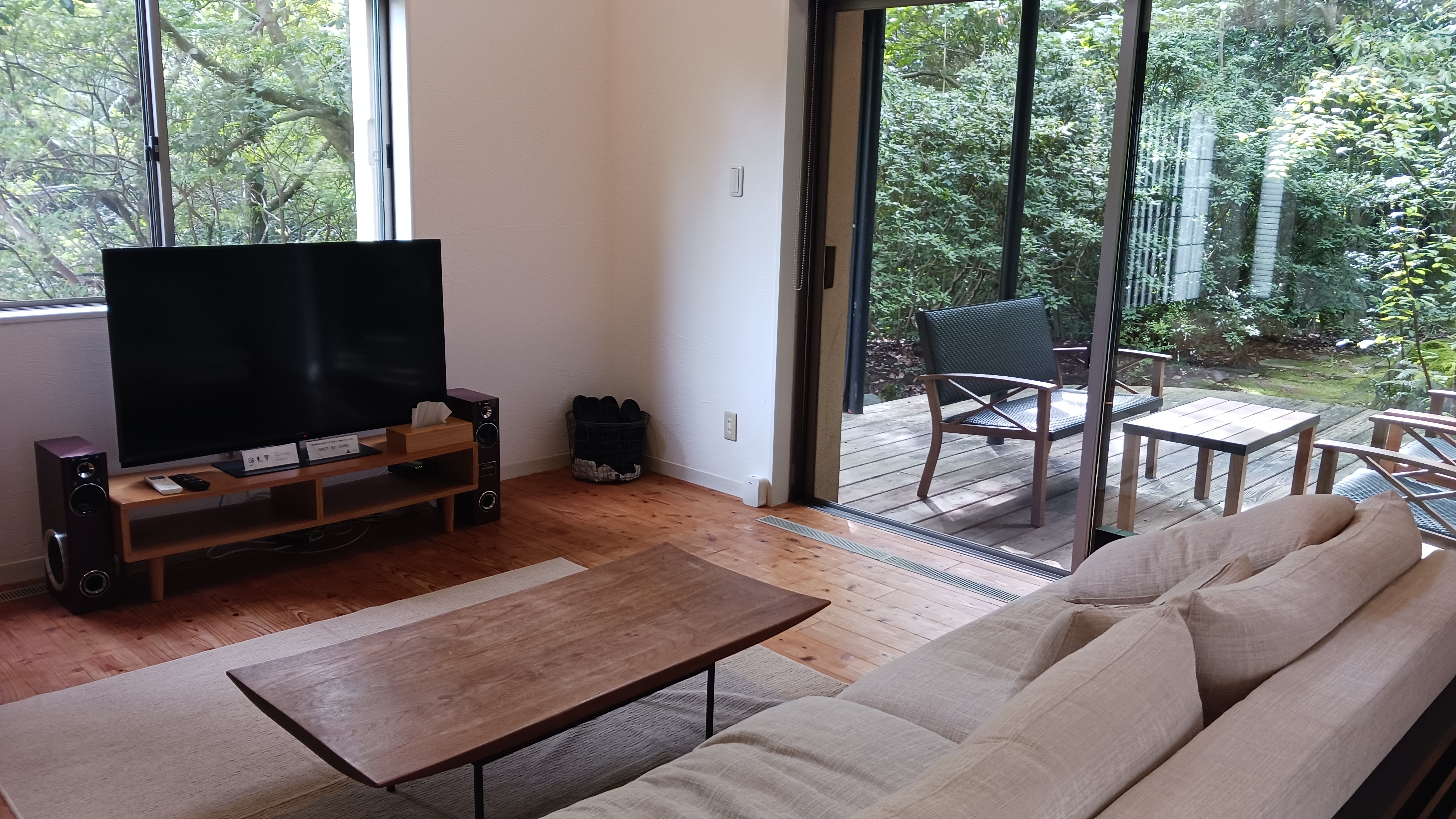 リビング2　室内にいながら雄大な自然の景色を楽しむことができます。