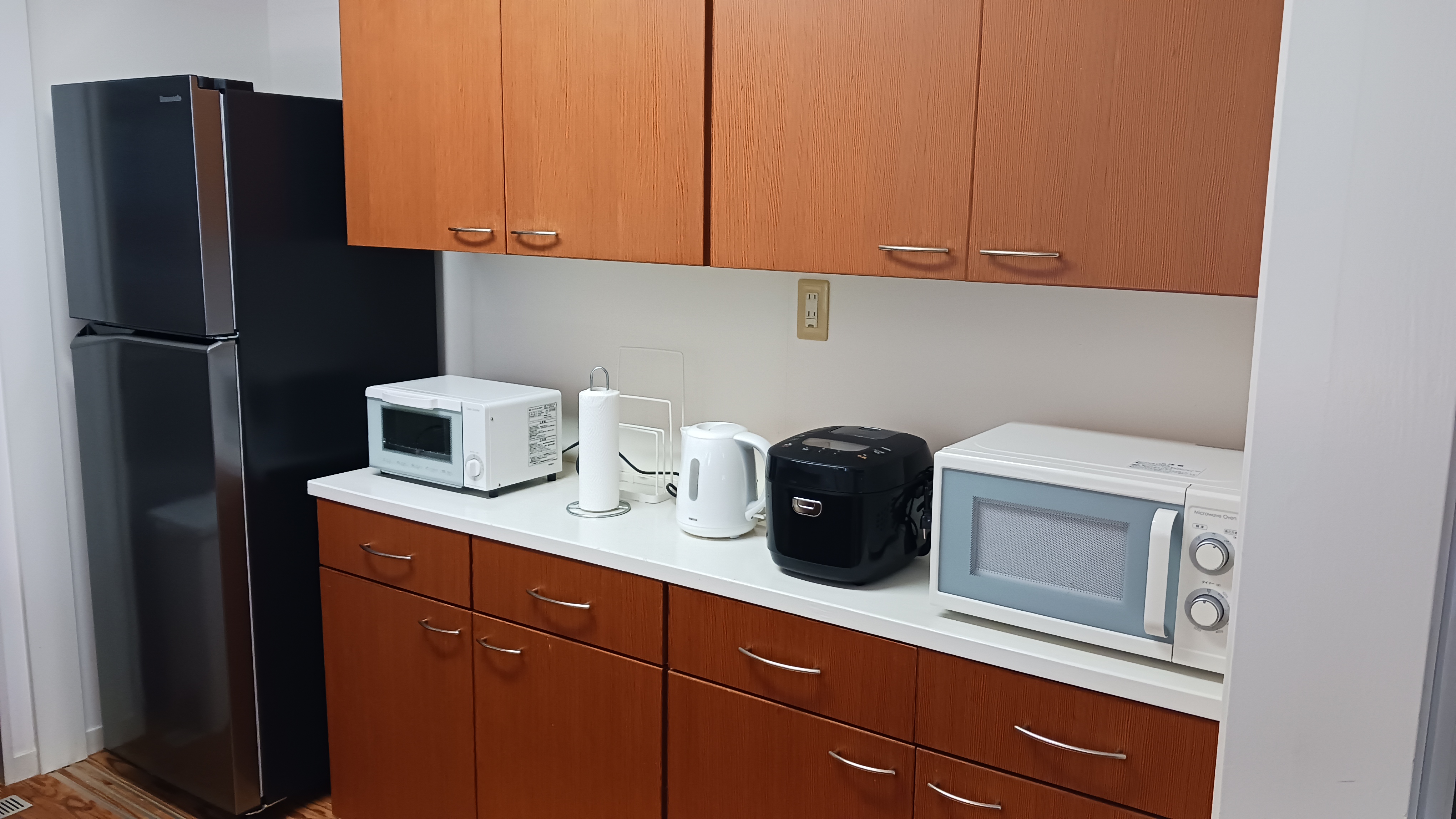 キッチン1　※冷蔵庫　IHコンロ　トースター　炊飯器　電気ケトル　調理器具