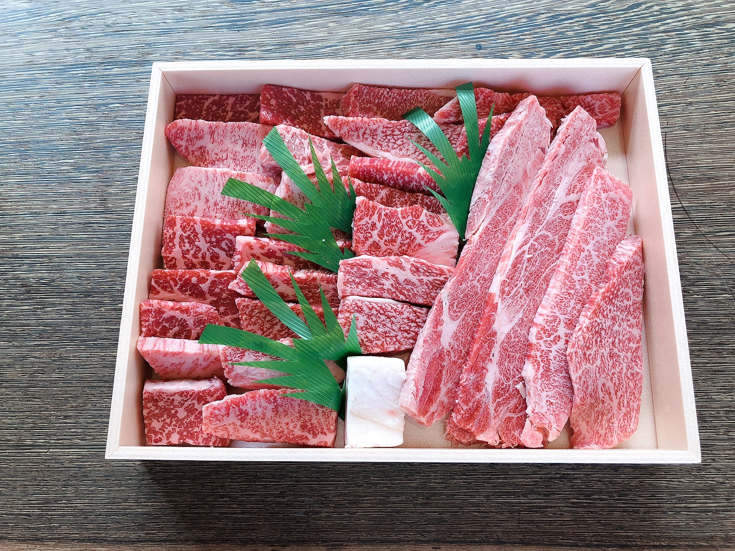 バーベキュー肉（1名様分3,850円）※要予約　２名様分から予約可能（写真）２名様分