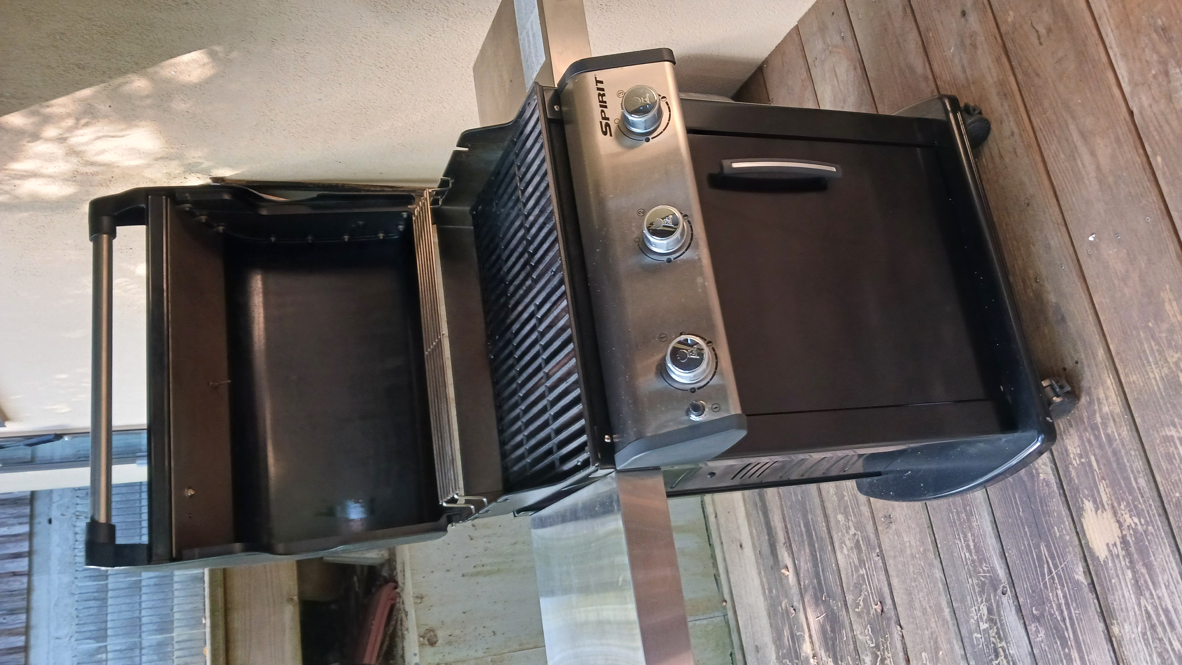 バーベキューグリル（レンタル料4,400円）※要予約　食材を持ち込んで皆様でいかがでしょうか