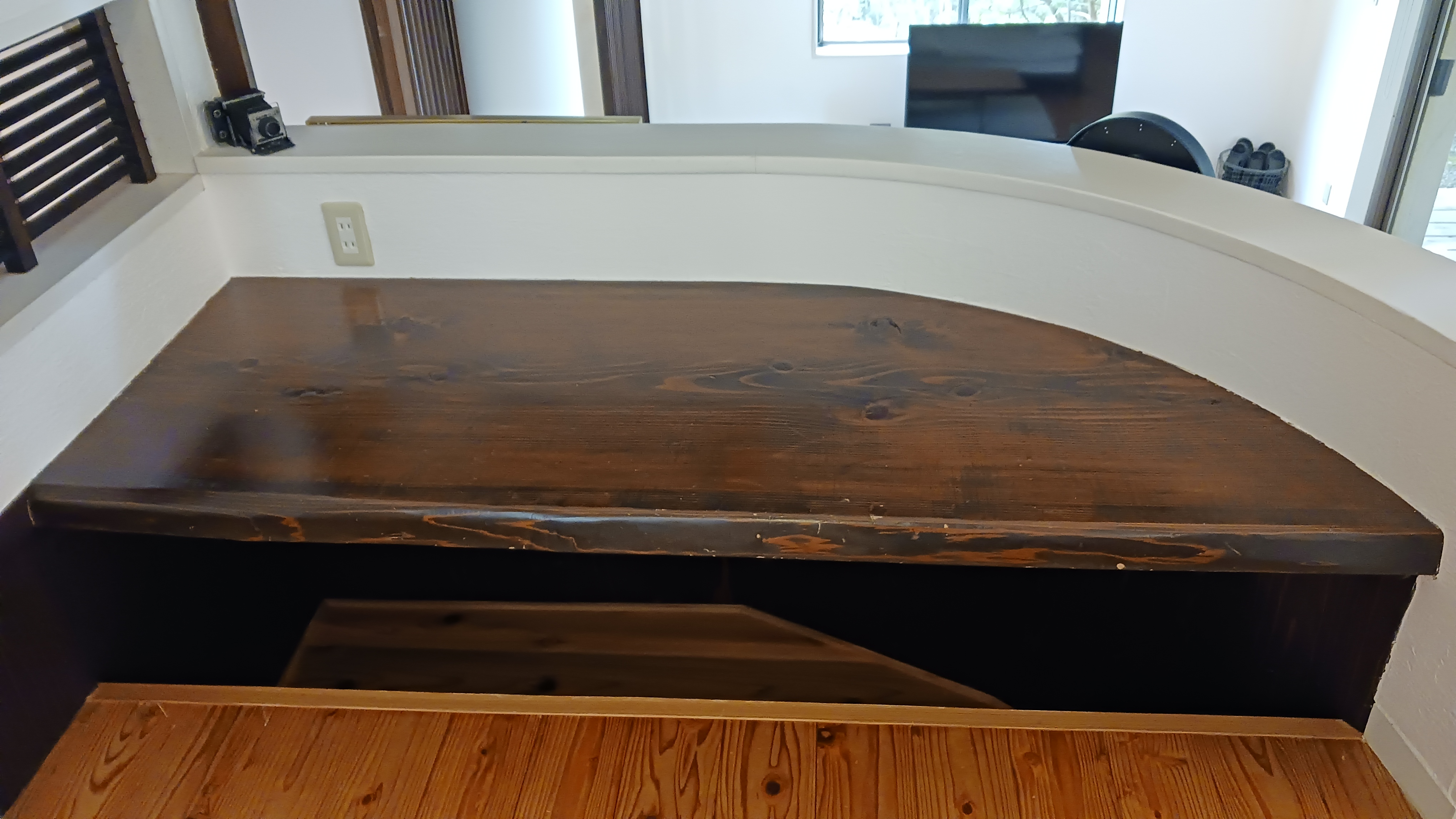 堀座卓　ダイニングに設置。すぐ正面はリビングがございます。