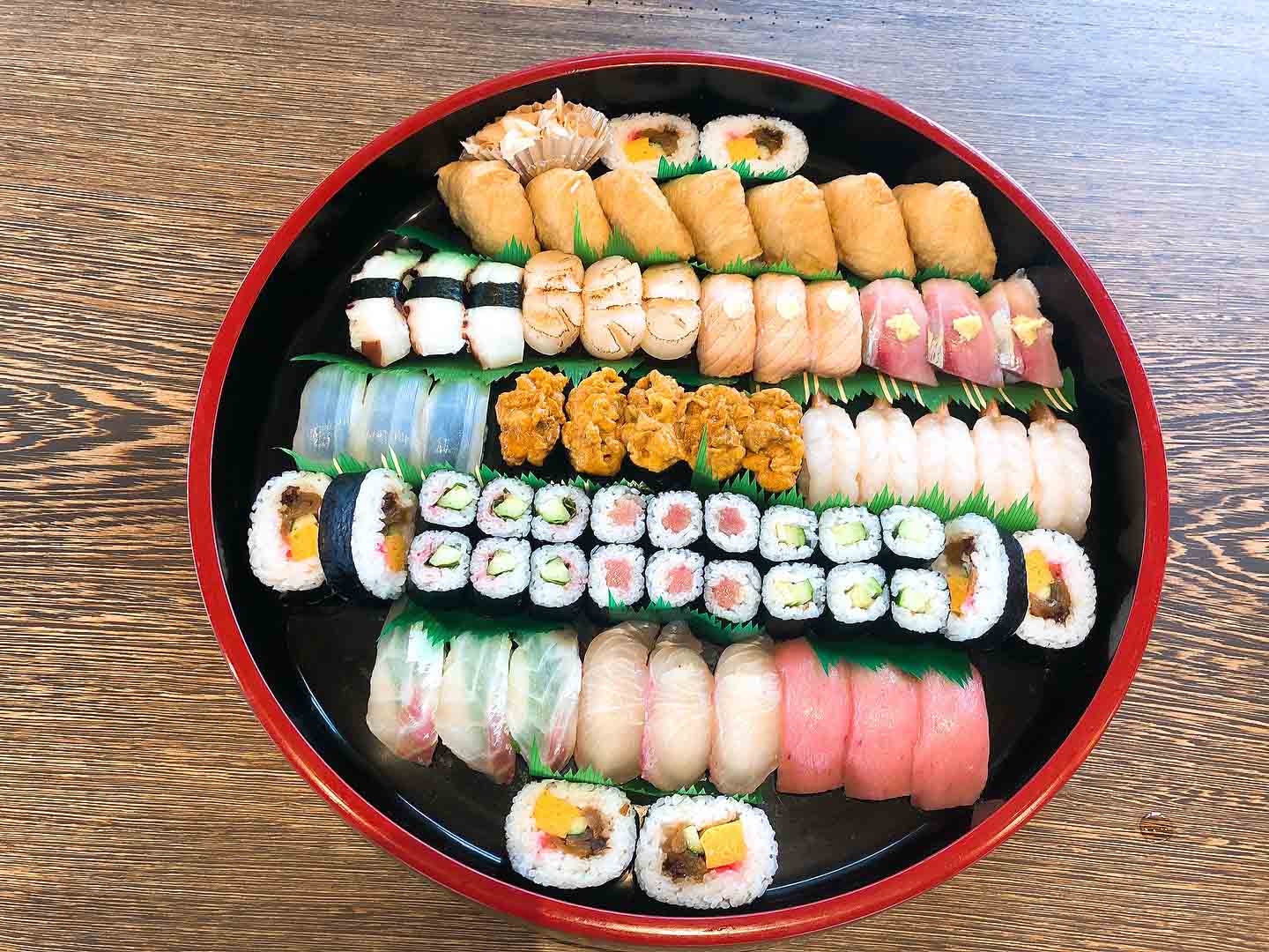 お寿司（1人前1,650円）※要予約　２名様分から予約可能（写真）３名様分