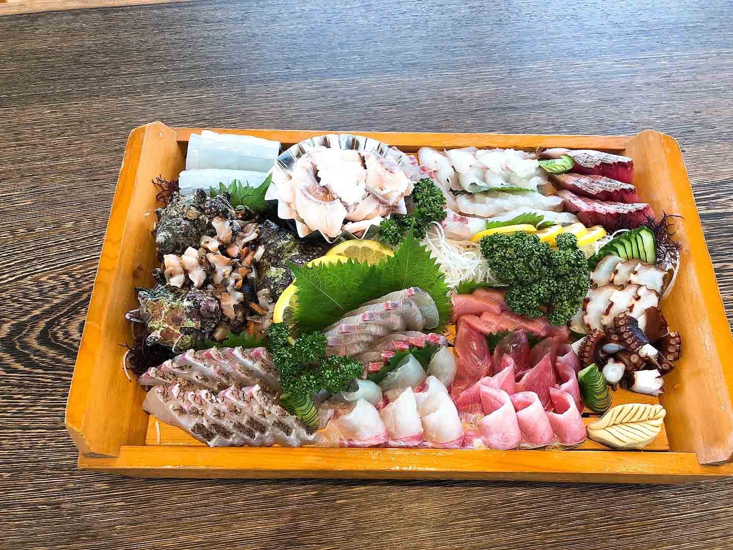 刺身の盛合わせ（1名様分1,650円）※要予約　内容は季節によって異なります。２名様分から予約可能