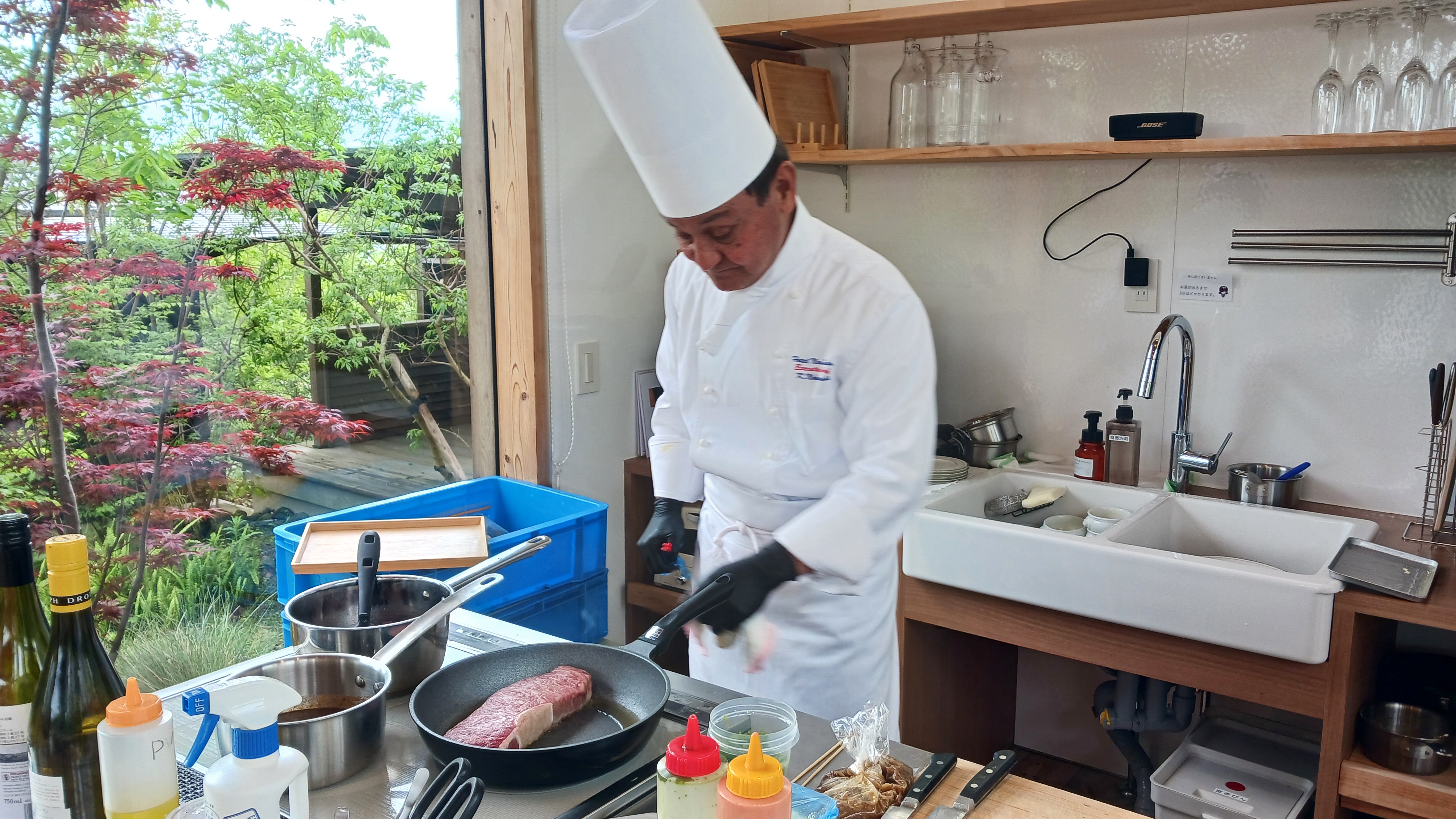 厳選された地元の旬の食材を中心としたここでしか味わえないコース料理です。