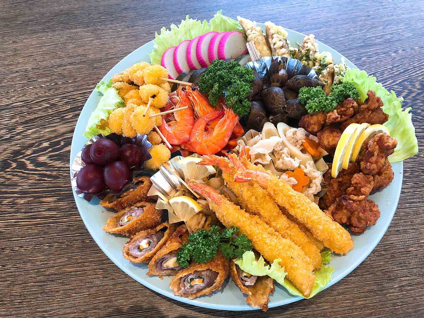 オードブル（1名様分2,750円）※要予約　２名様分から予約可能（写真）５名様分