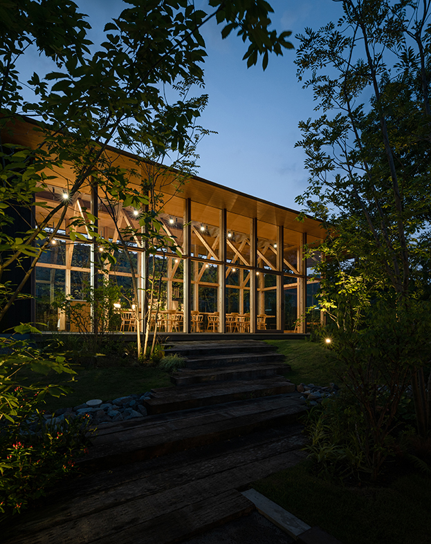 メインラウンジ　星空を眺めたり、木の香を楽しんでいただけます。