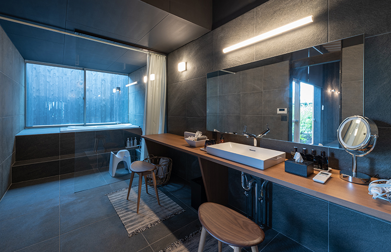 エントランス　洗面所　広々とした洗面台