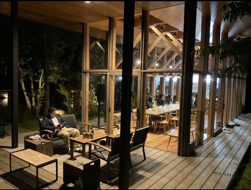 メインラウンジ6　会議やパーティー等、大人数でもご利用いただけます。