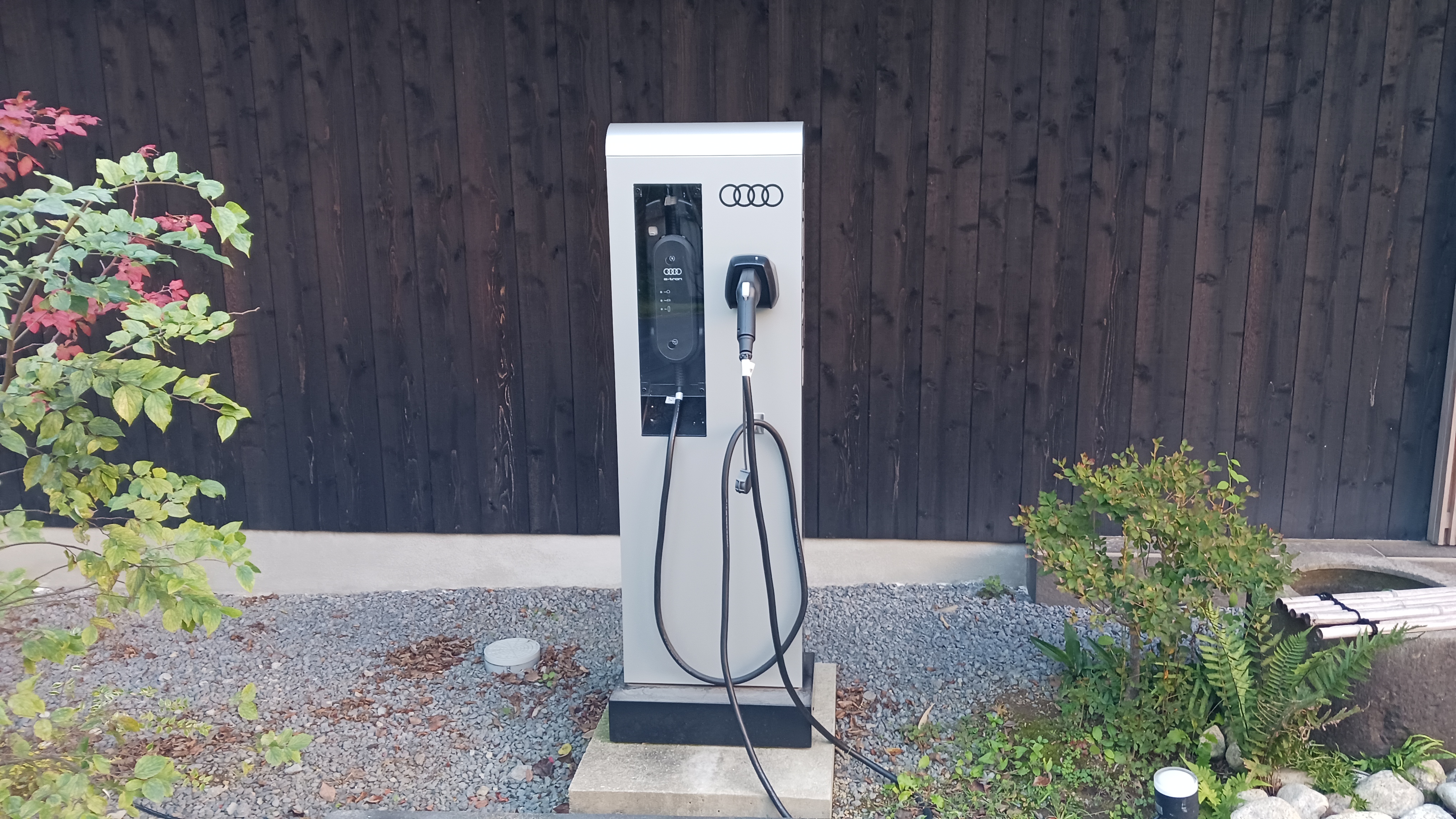 充電スタンド　ご宿泊中にどうぞ