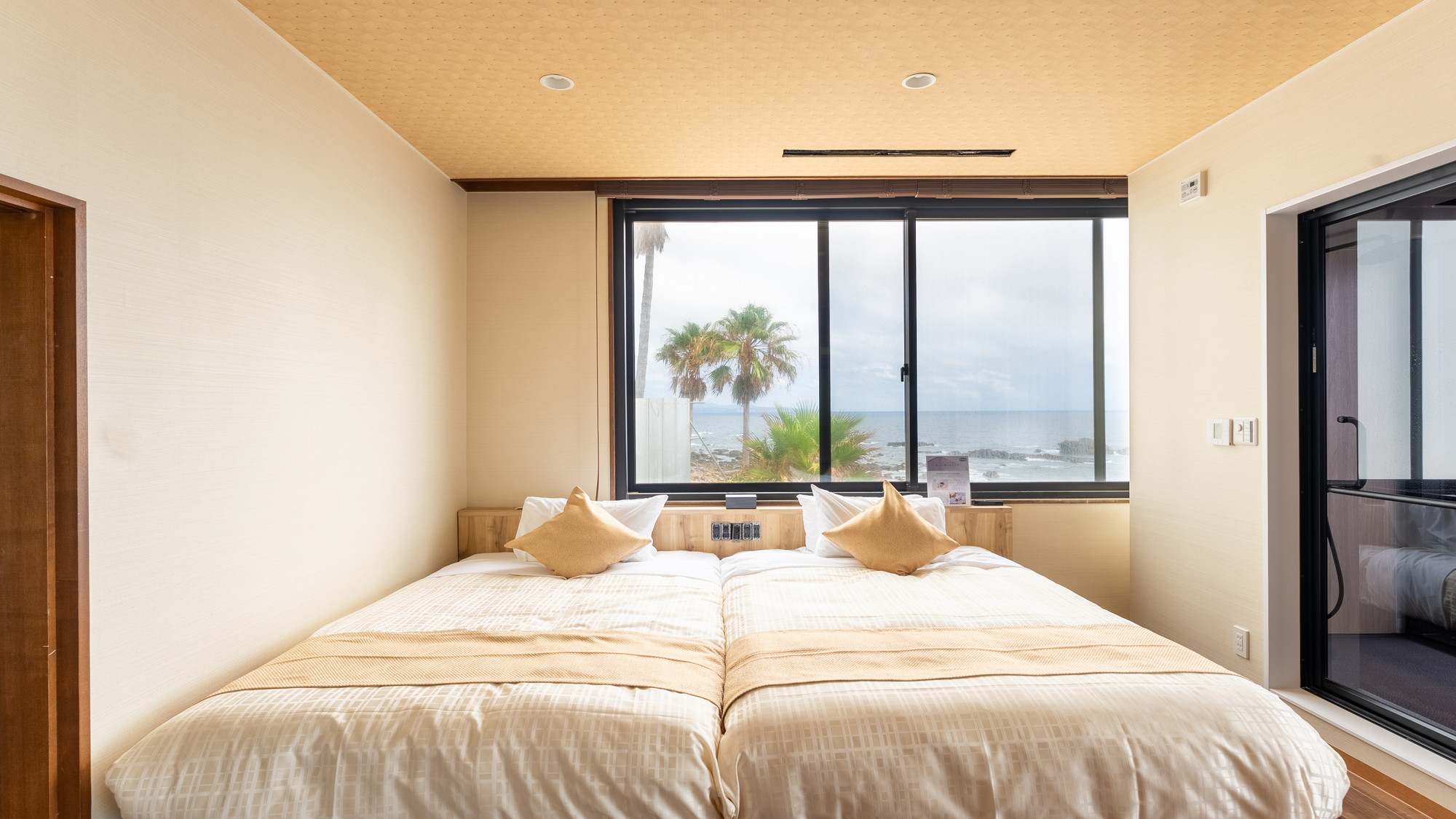 【和モダンスイート和洋室】70平米　テラス付　信楽焼露天風呂