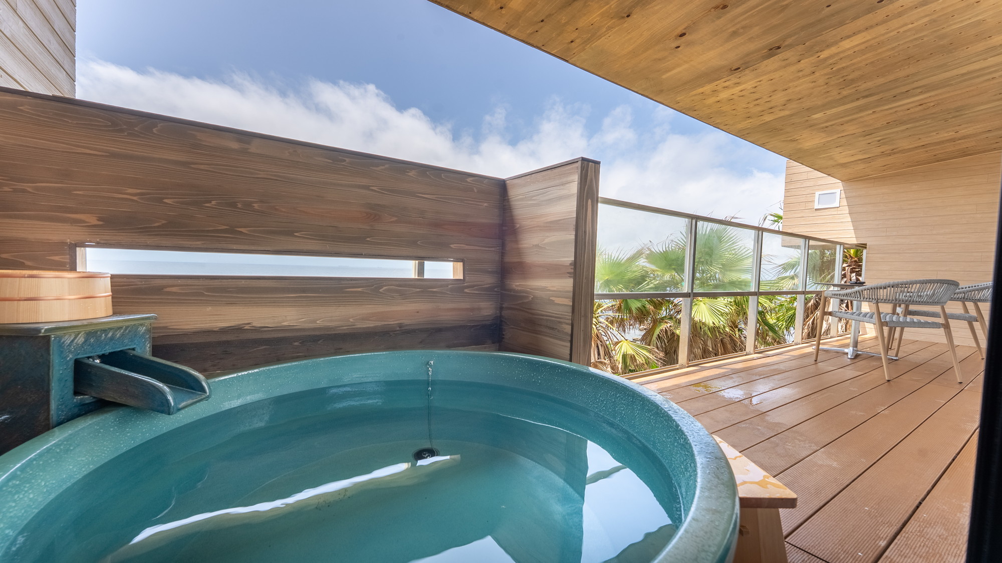 【洋モダン洋室】33平米　テラス付　信楽焼露天風呂