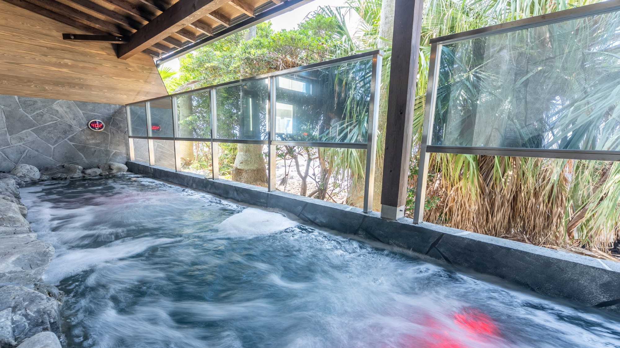 【露天岩風呂】太平洋を一望できる開放的なオーシャンビュー露天風呂