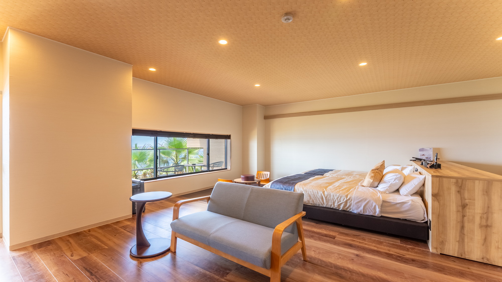 【洋モダン洋室】33平米　テラス付　信楽焼露天風呂