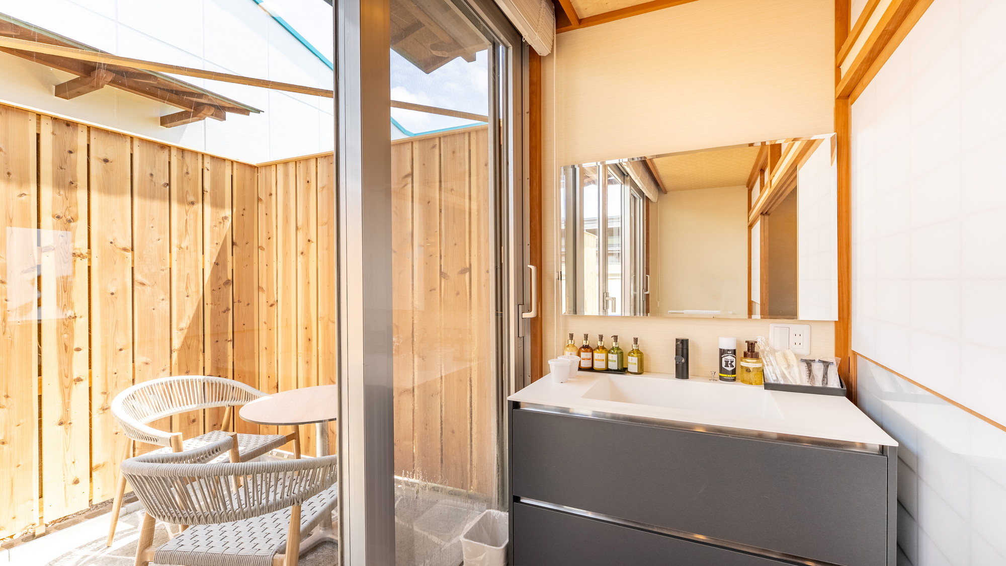 【和美麗】52平米　テラス付　信楽焼露天風呂