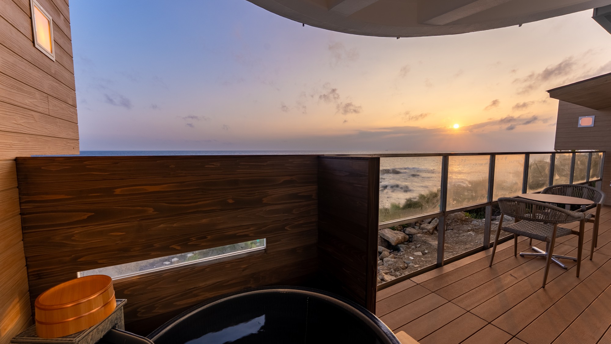 【客室露天風呂】絶景サンセットがご覧頂ける天然温泉オーシャンビュー露天風呂