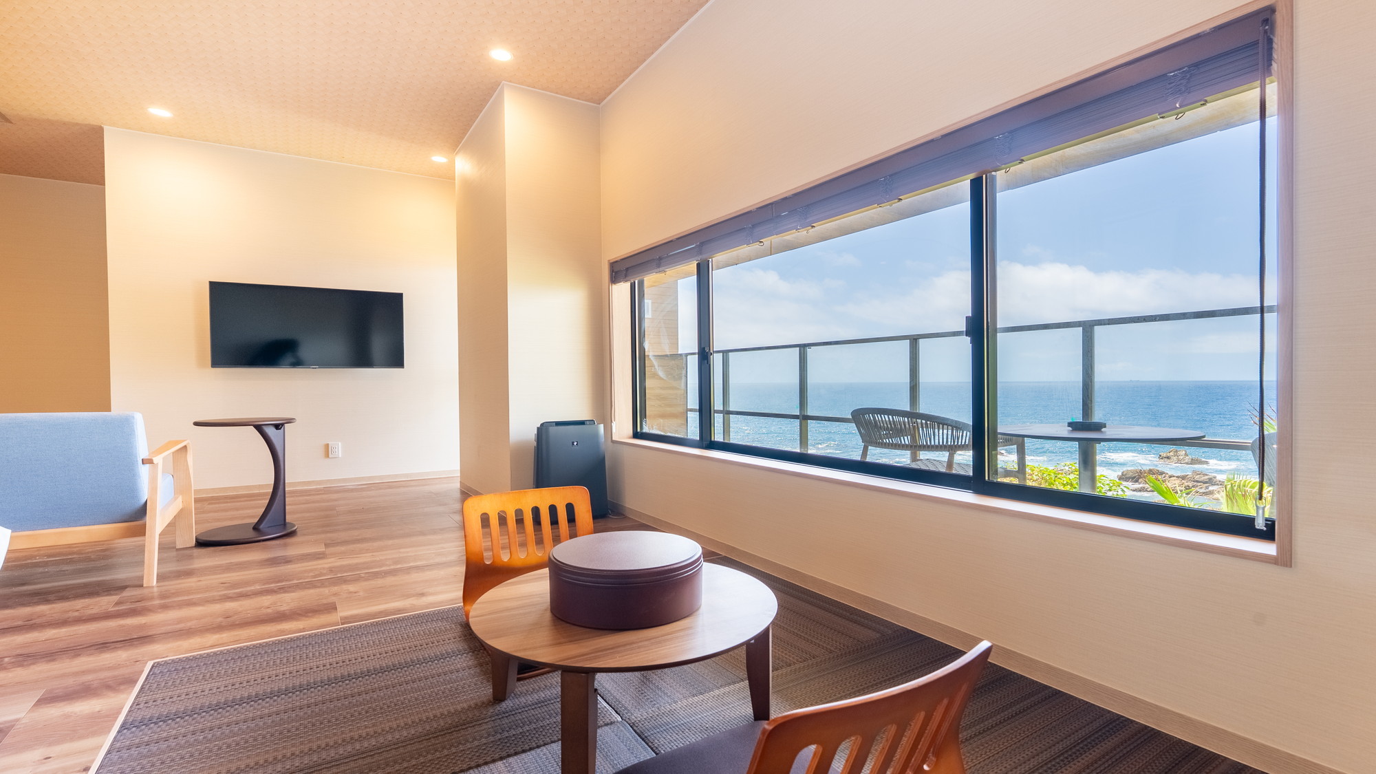 【洋モダン洋室】33平米　テラス付　信楽焼露天風呂