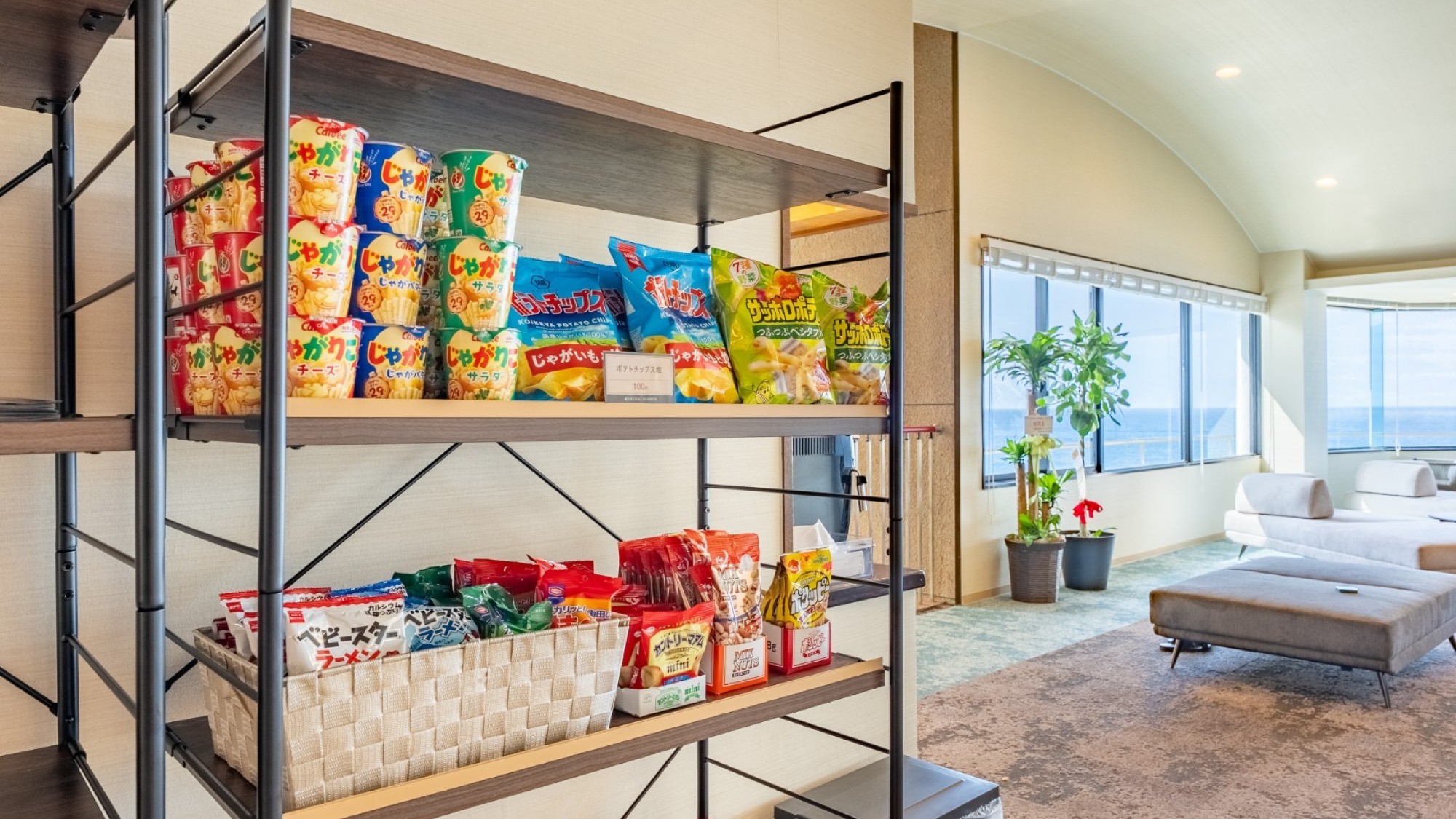 【売店】軽食やお菓子を中心に充実のラインナップの売店