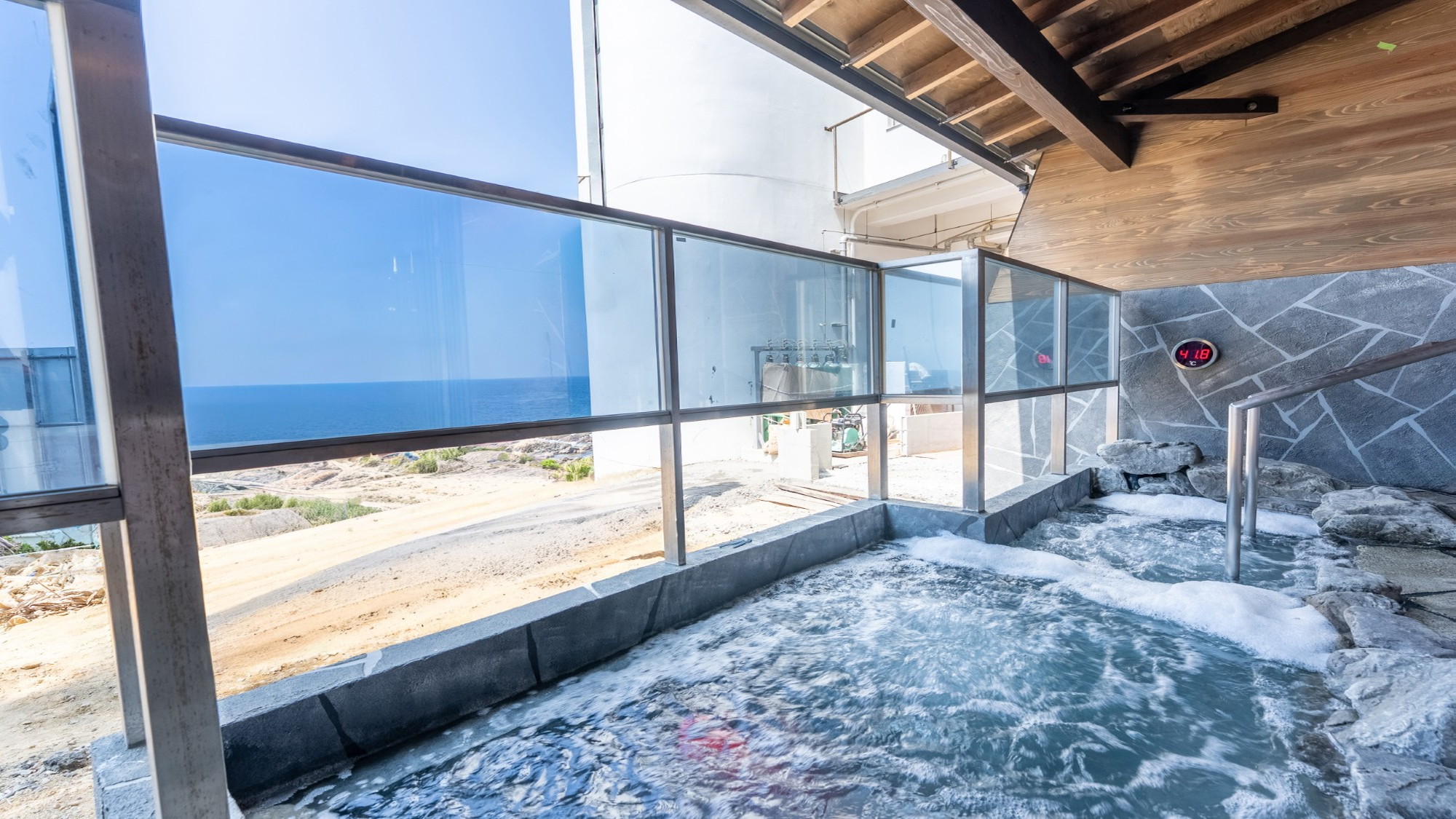 【露天岩風呂】太平洋を一望できる開放的なオーシャンビュー露天風呂