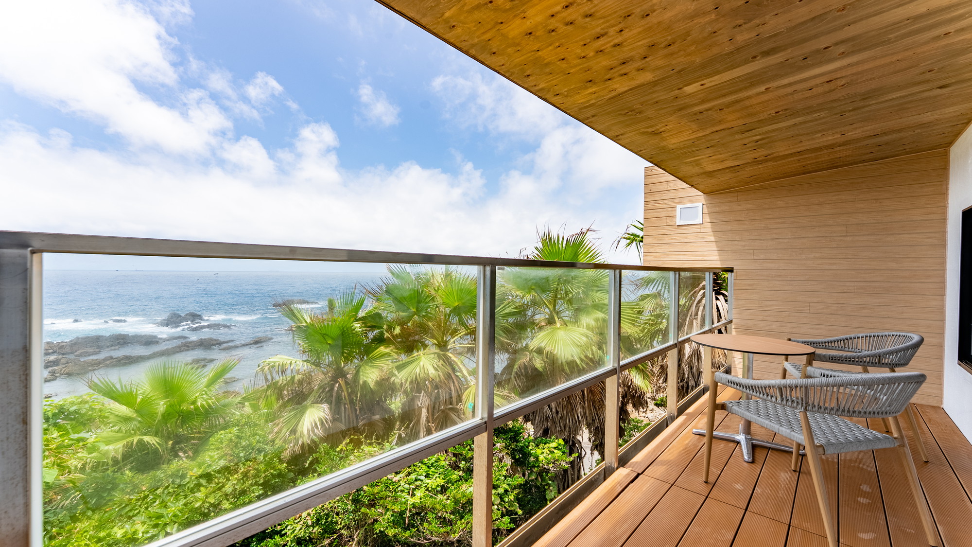 【洋モダン洋室】33平米　テラス付　信楽焼露天風呂