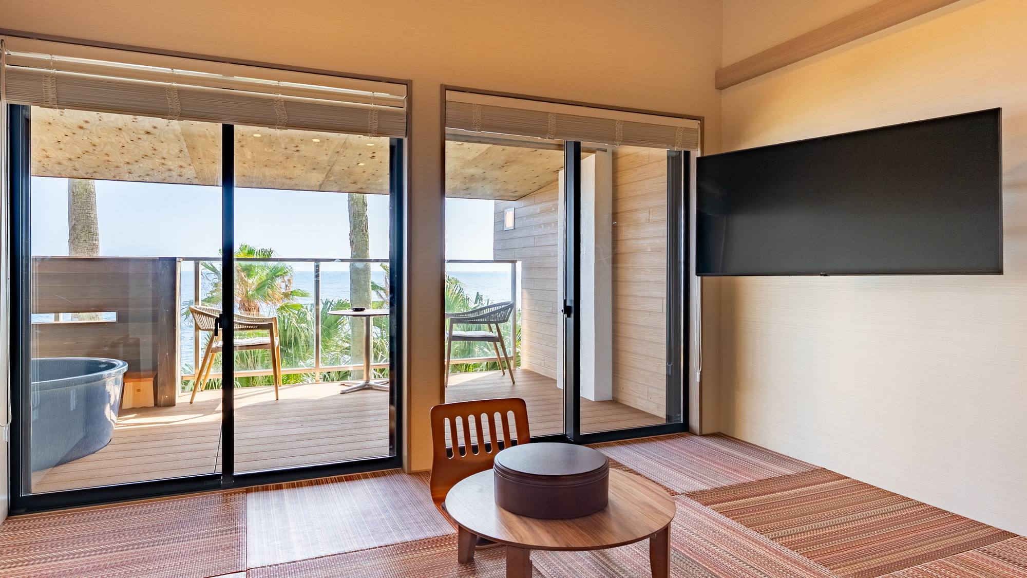 【和モダンコーナー和洋室】40平米　テラス付　信楽焼露天風呂