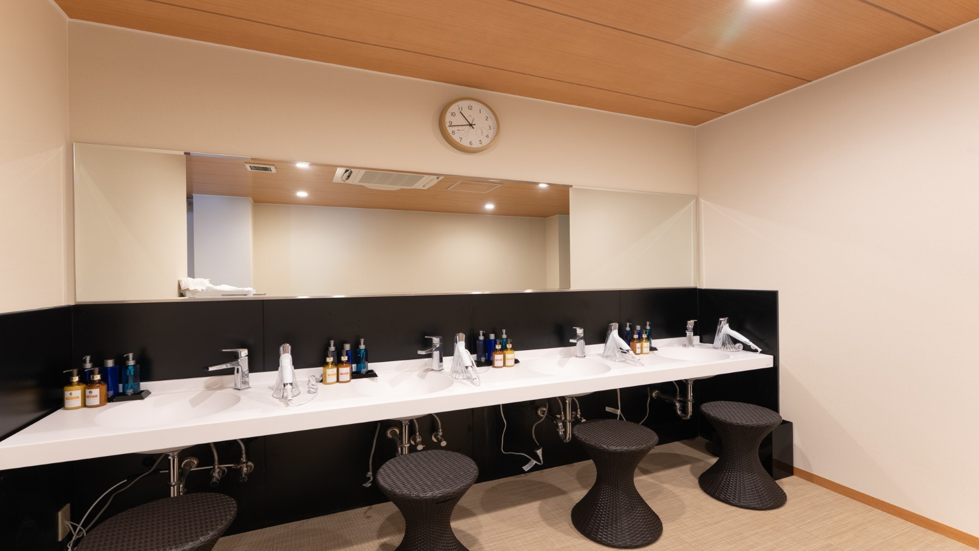 【パウダールーム】リファドライヤー＆ＤＨＣ社アメニティを採用