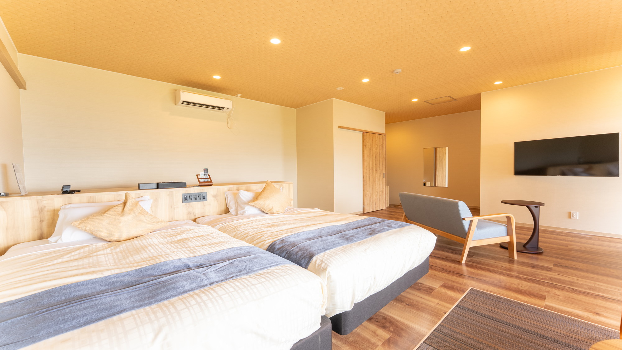 【洋モダン洋室】33平米　テラス付　信楽焼露天風呂