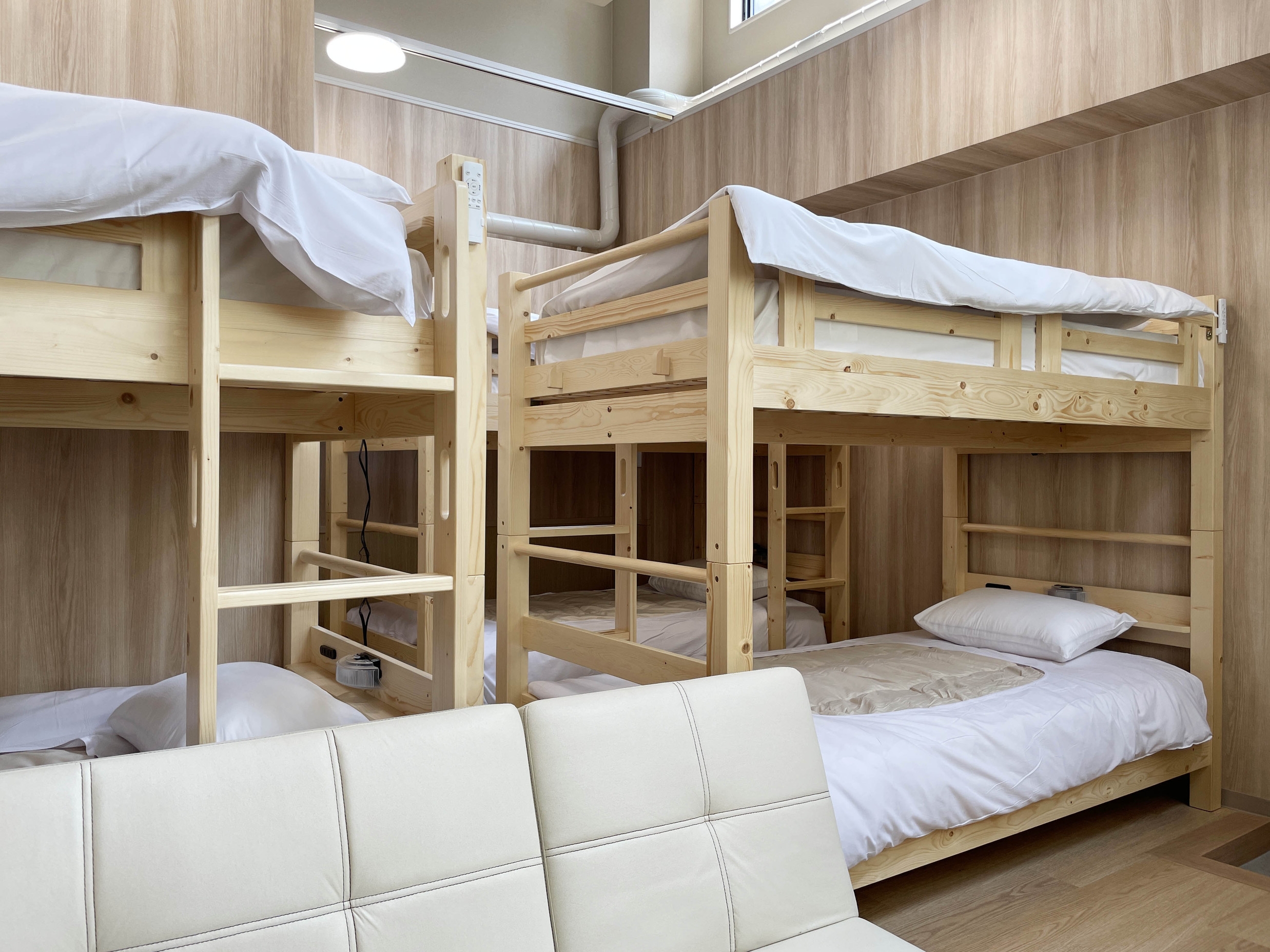 浅草まで京成線10分、木目調の和風施設、1フロア貸切り、最大10名様まで宿泊