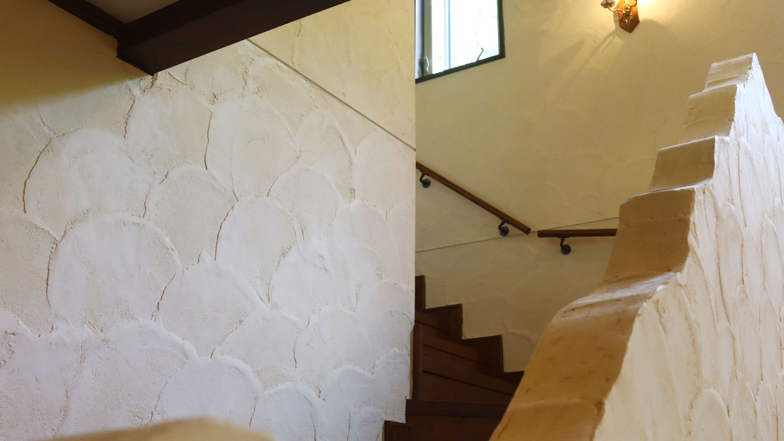 【館内】-漆喰の壁- 