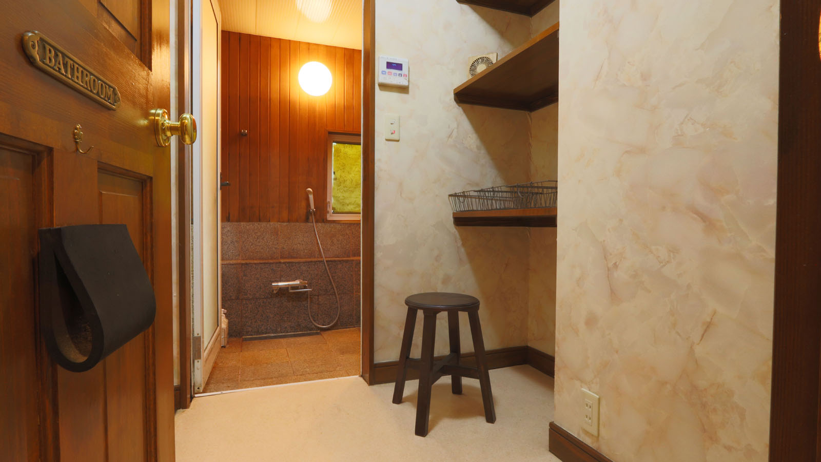 【内風呂】 -脱衣所-