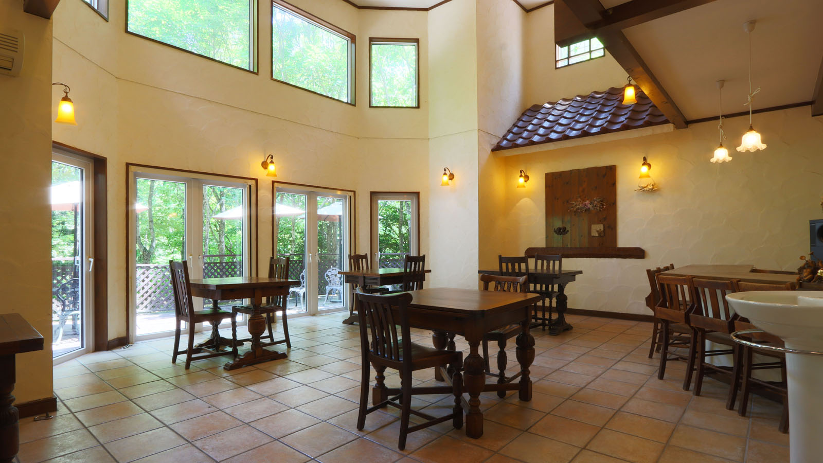 【開放感のあるダイニング】