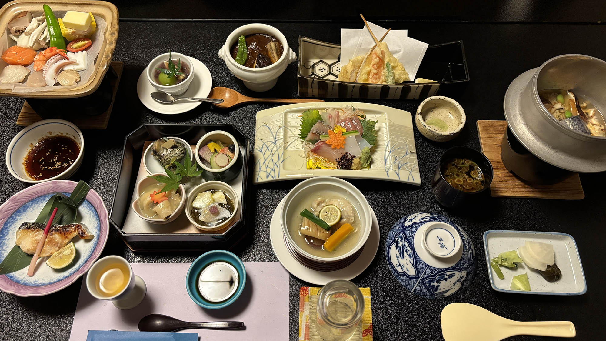 ・【夕食一例/お食事処】四季折々の若狭の食材を使用した、懐石コースです