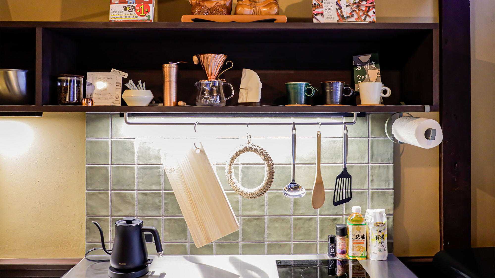 ・【1階：キッチン】キッチンツールや湯沸かしポット、必要なものは取り揃えております