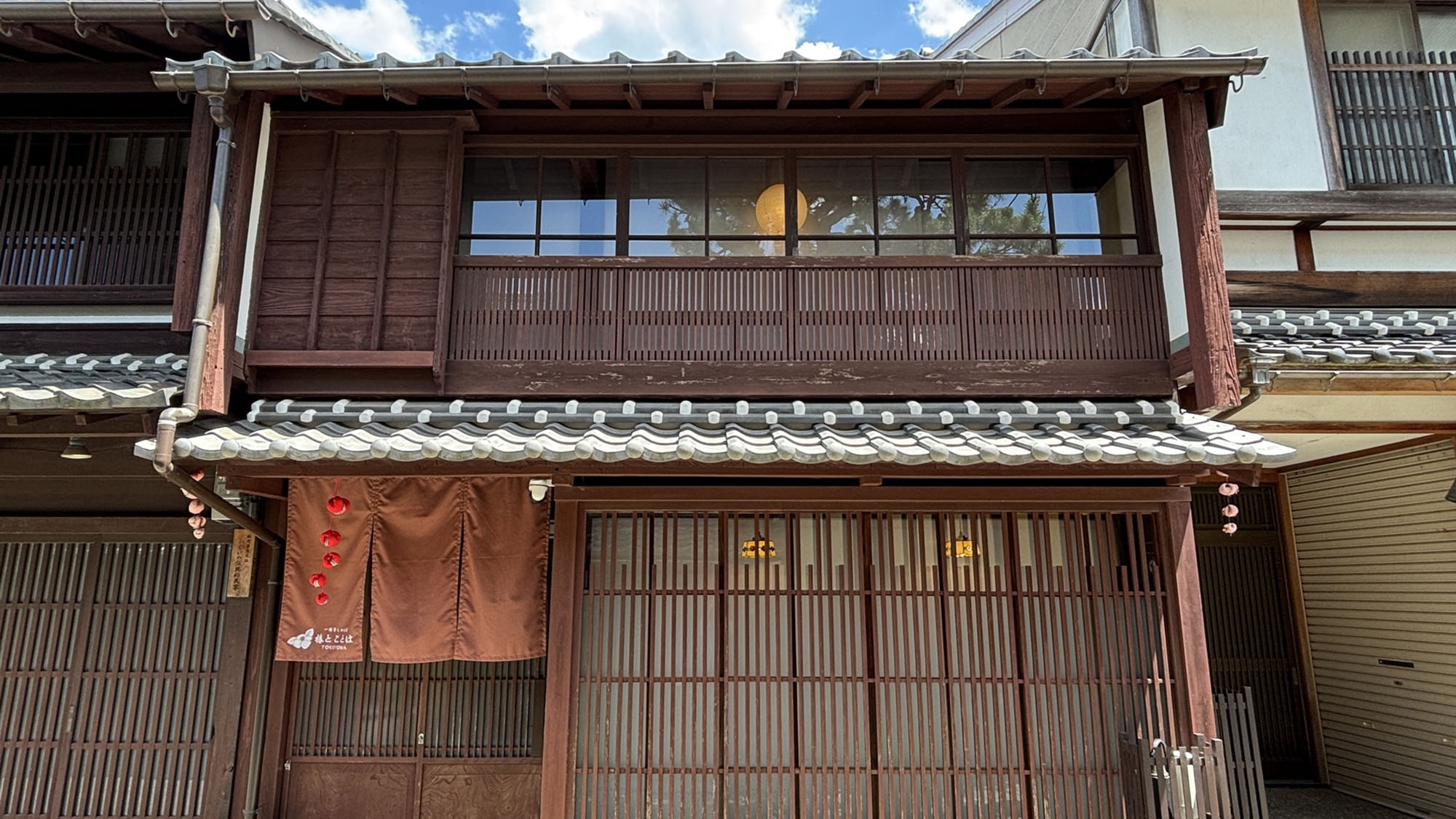 ・【外観】1日1組限定、小浜西組重要伝統的建造物群保存地区に立地する一棟貸しです