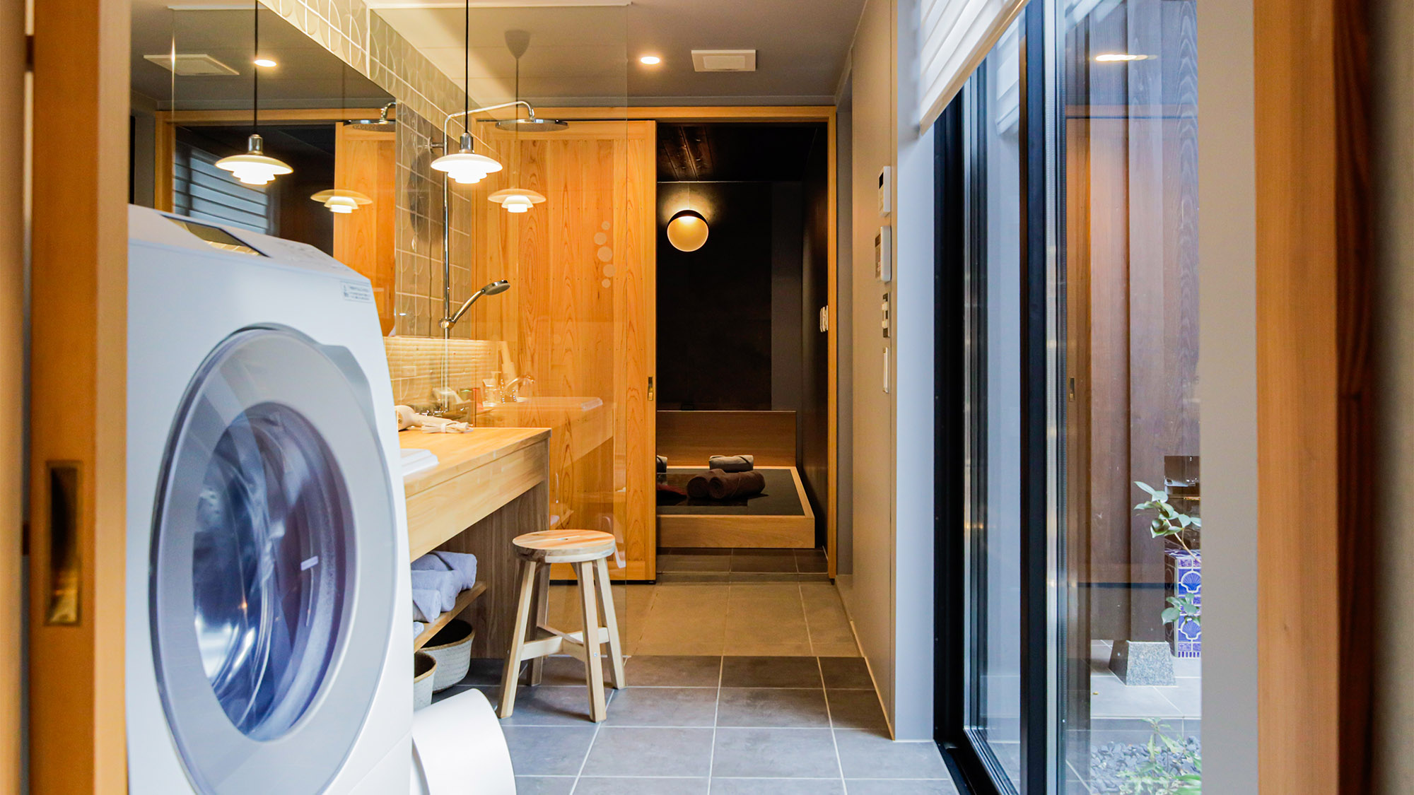 ・【洗面所】光が差し込む爽やかな空間。洗練された空間で日常を忘れる上質なひとときを