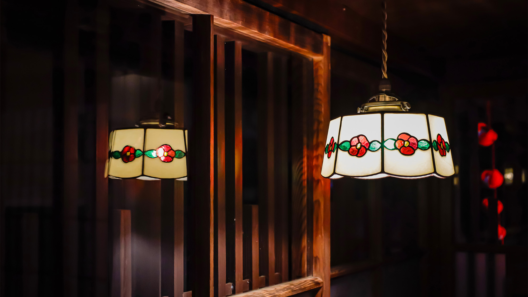 ・【インテリア】八百比丘尼伝説の玉椿姫が愛したといわれる「椿」をモチーフにした照明