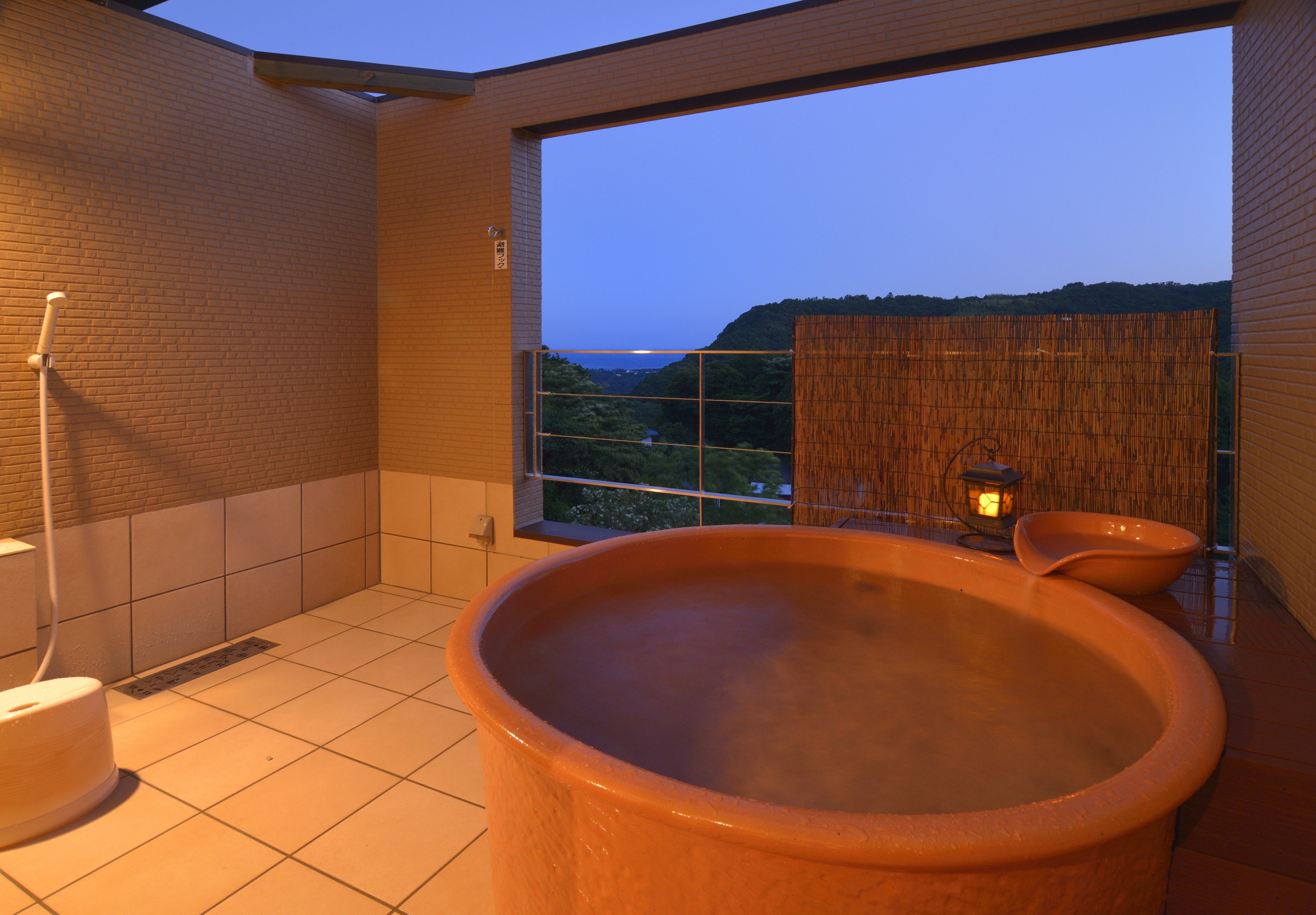 【　客室露天風呂　】　客室２０２　※イメージ