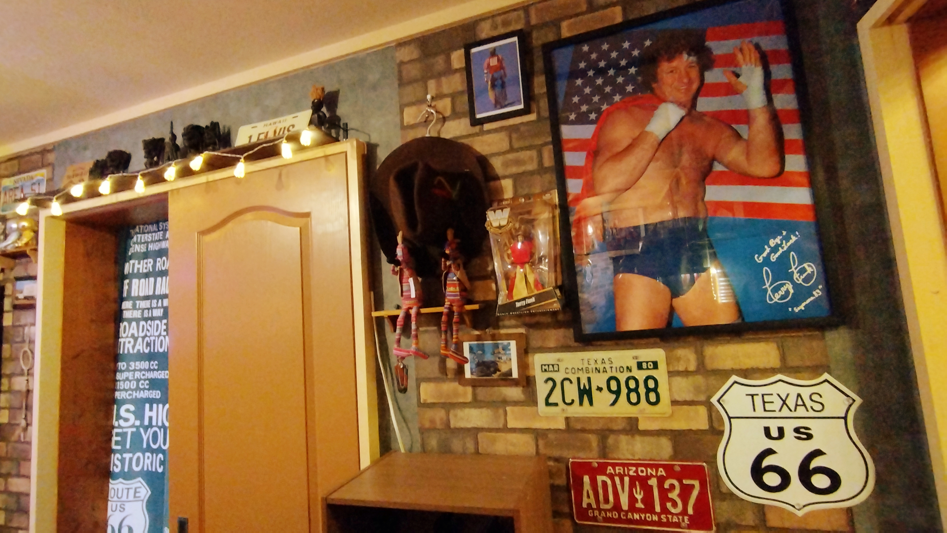 ★　TEXAS  BRONCO　★【　フロント・ショップ・ラウンジ　】　８：００～２２：００