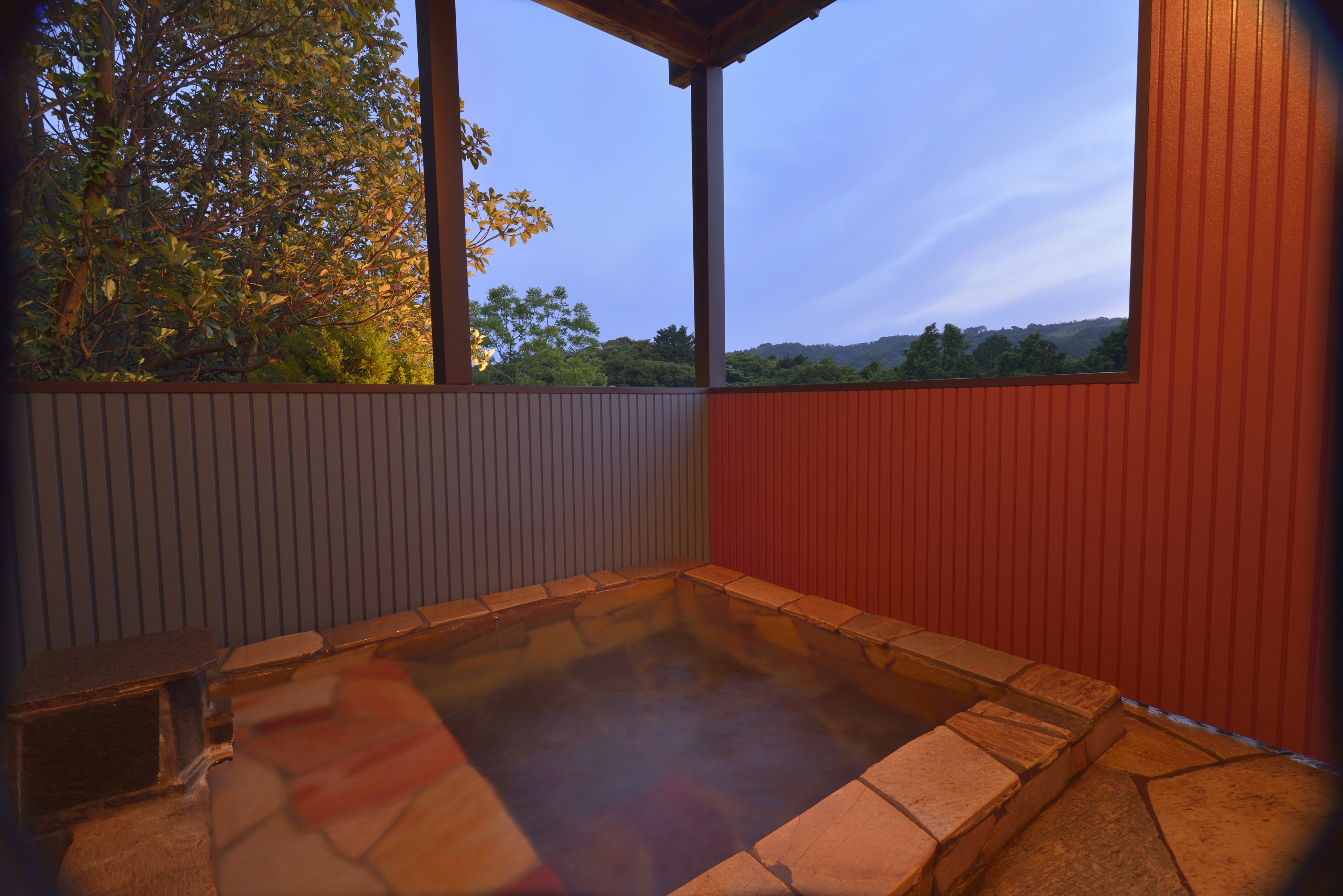 【貸切露天風呂】　伊豆高原温泉　★美人の湯★　※秋冬限定