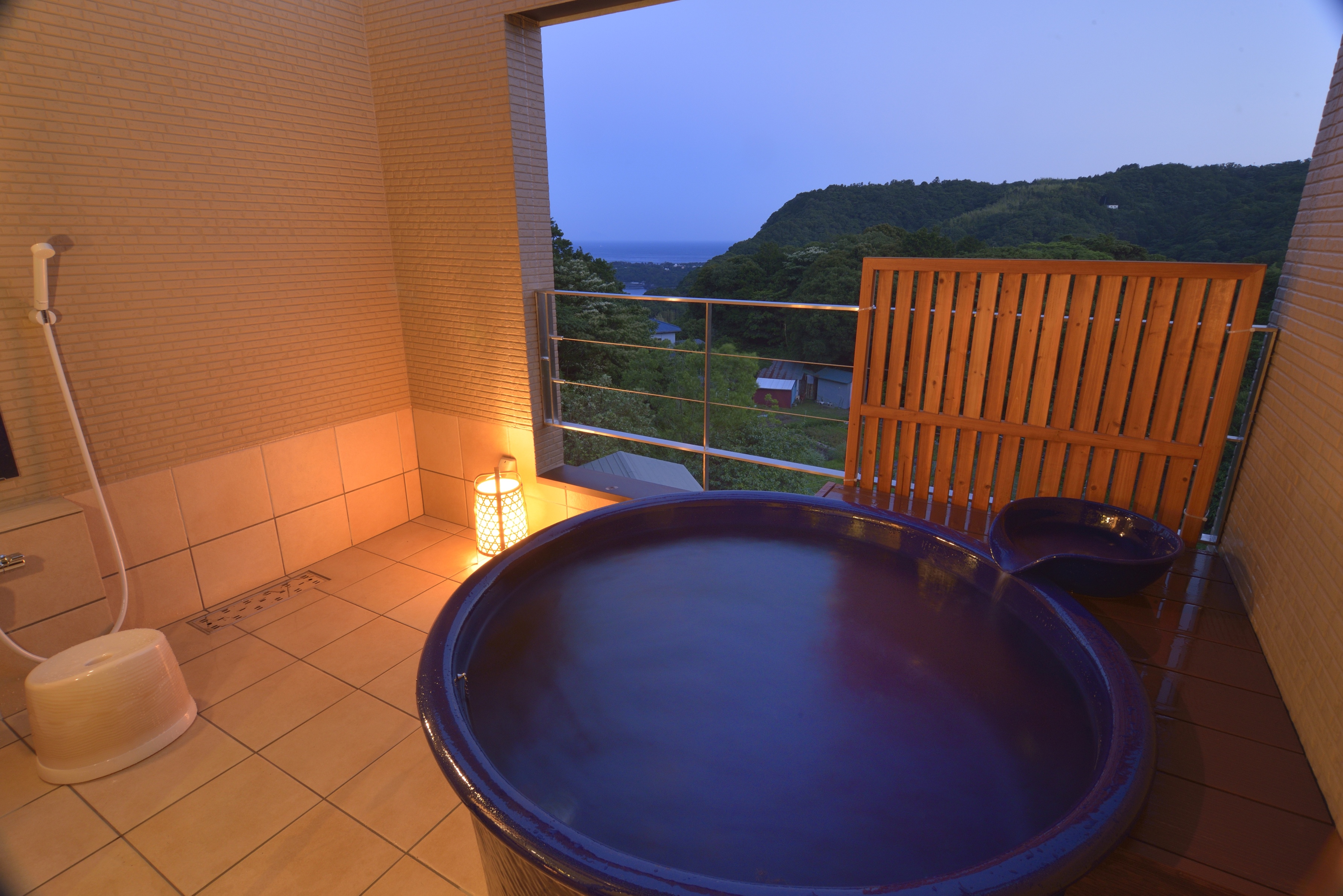 【　客室露天風呂　】　客室２０１